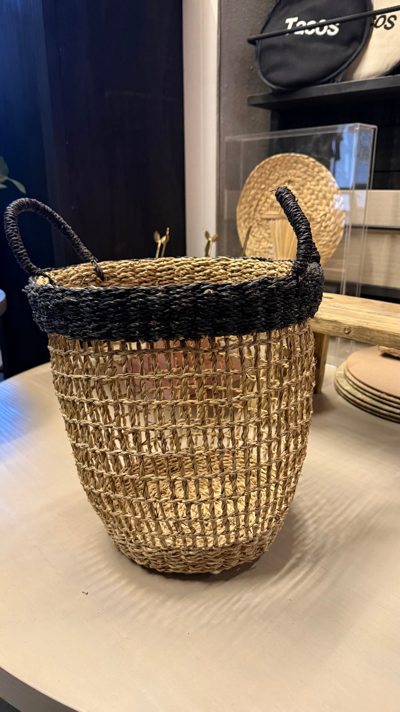 Canasto Tejido con Asa — Negro Tamaño Chico 28x37