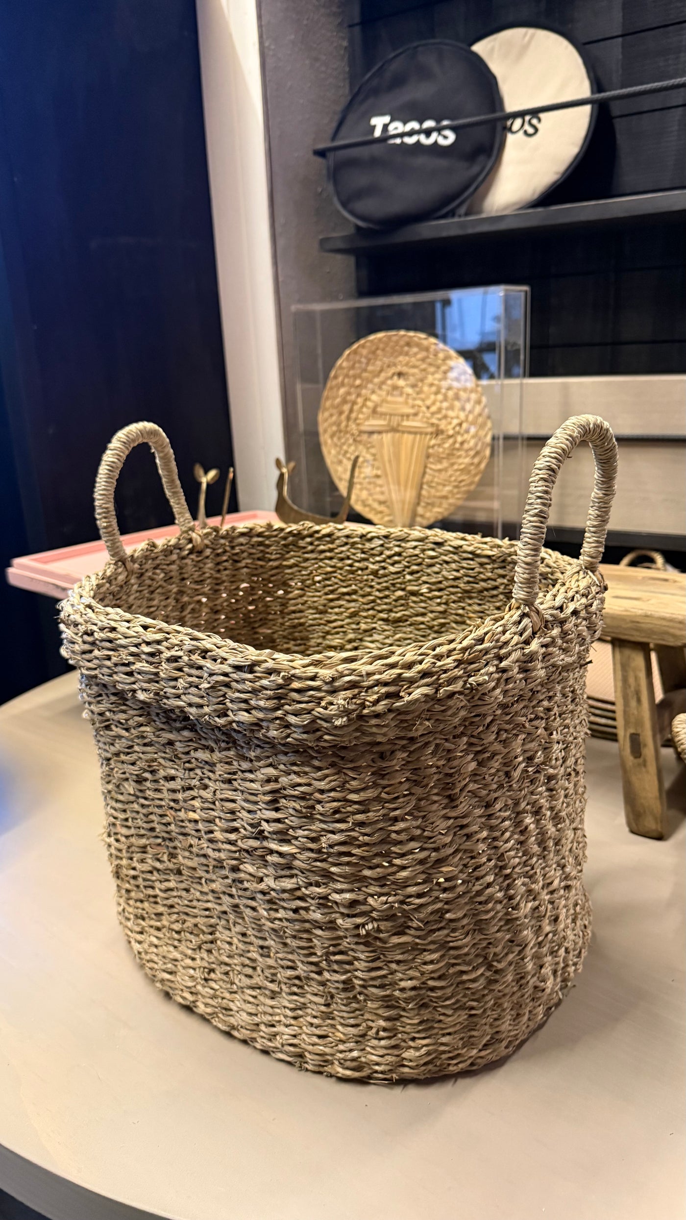 Canasto Decorativo Tejido — Con Asa Tamaño Mediano 38x31x36