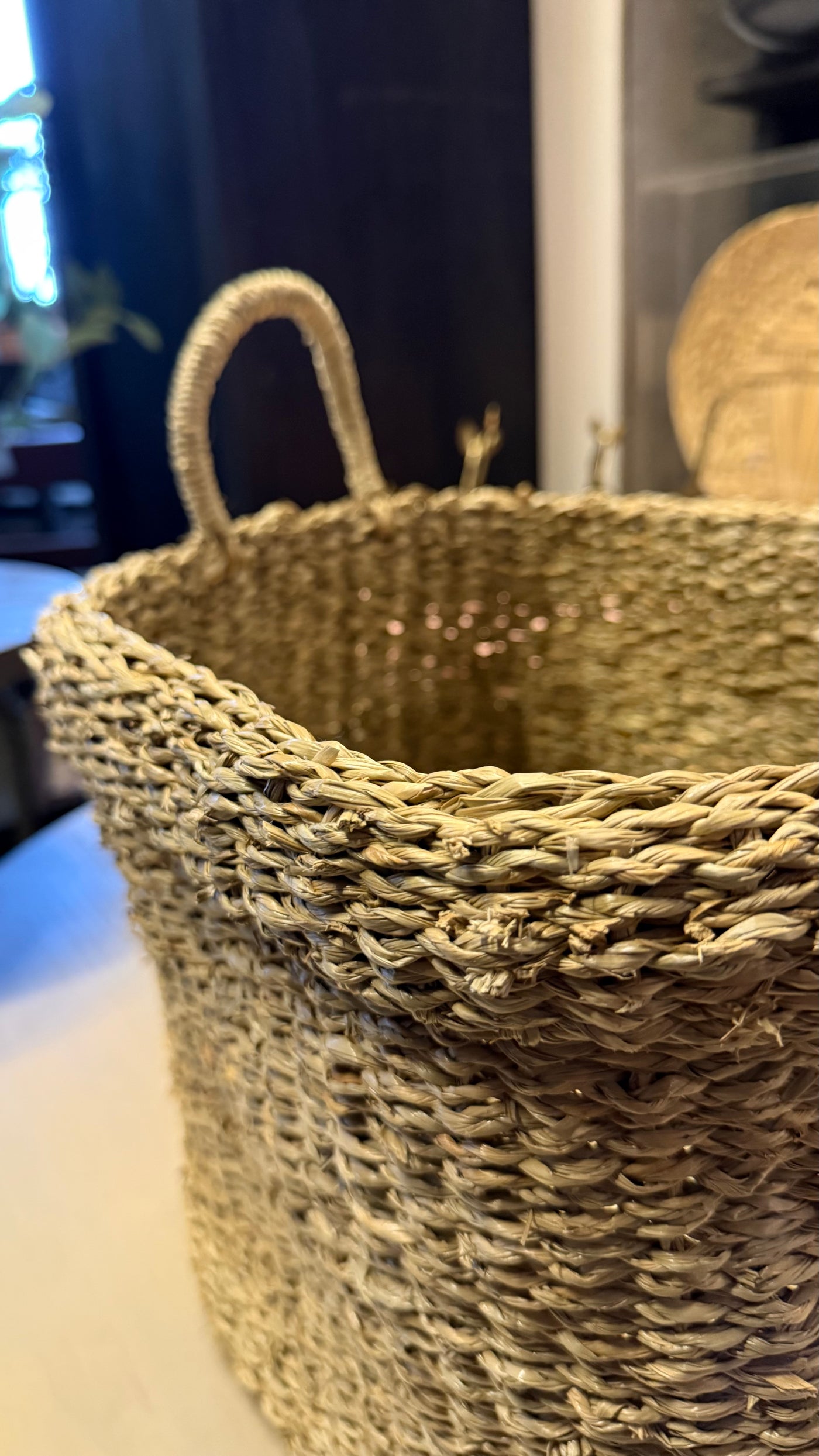 Canasto Decorativo Tejido — Con Asa Tamaño Mediano 38x31x36