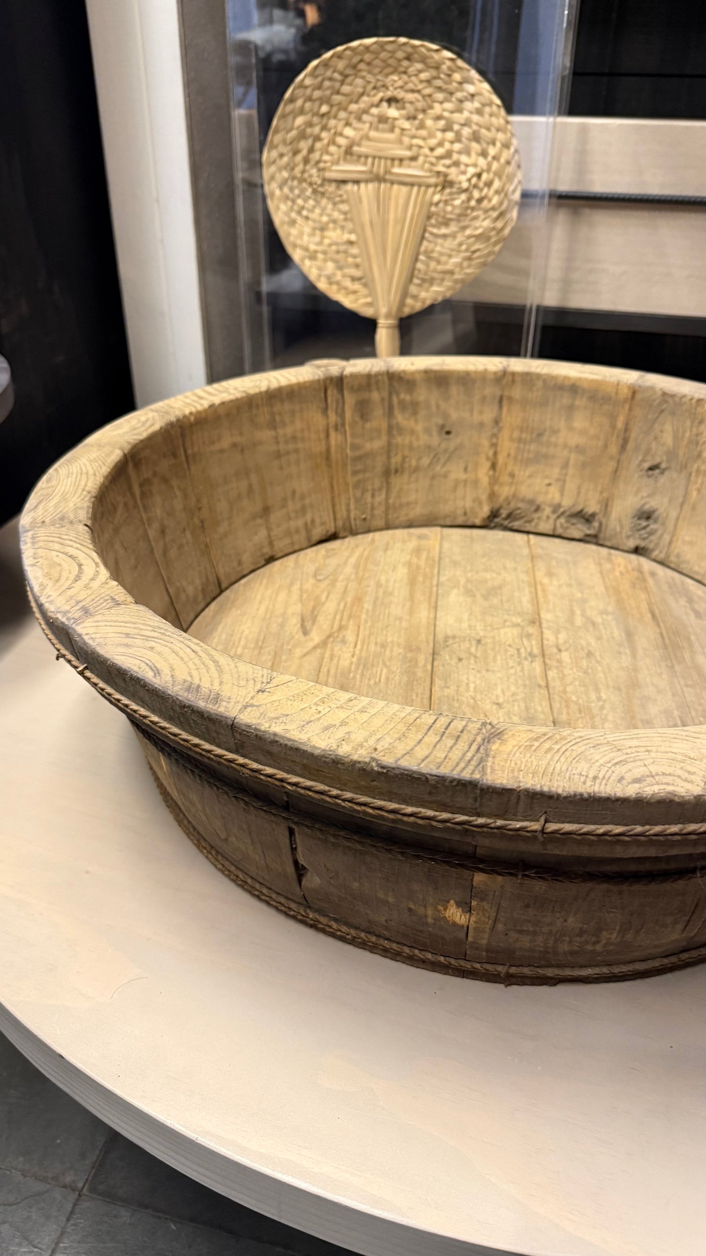Batea de Madera Antigua — 63x63x19