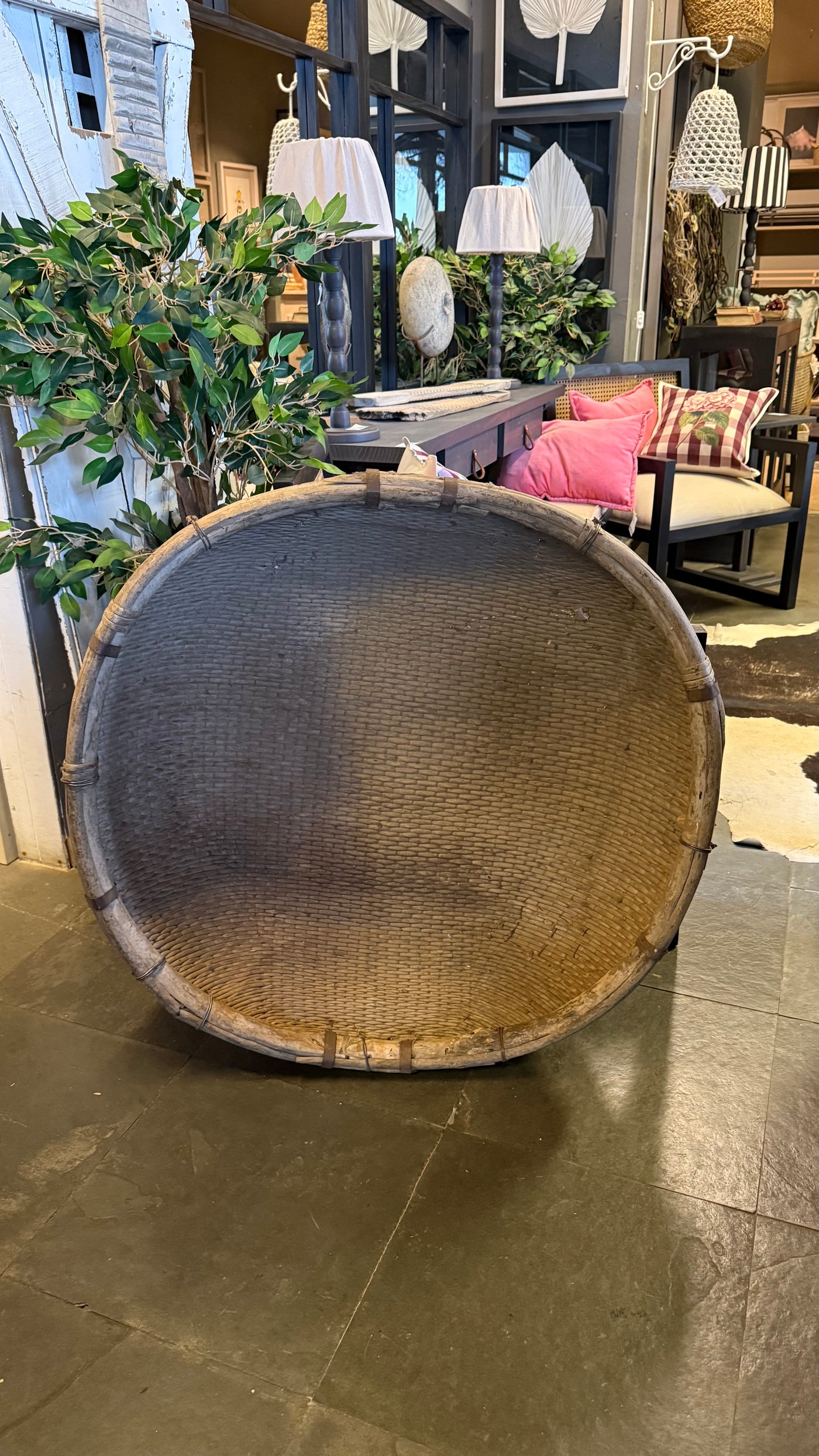 Batea Decorativa Antigua Tejida — Tamaño Extra Grande 85x29x85