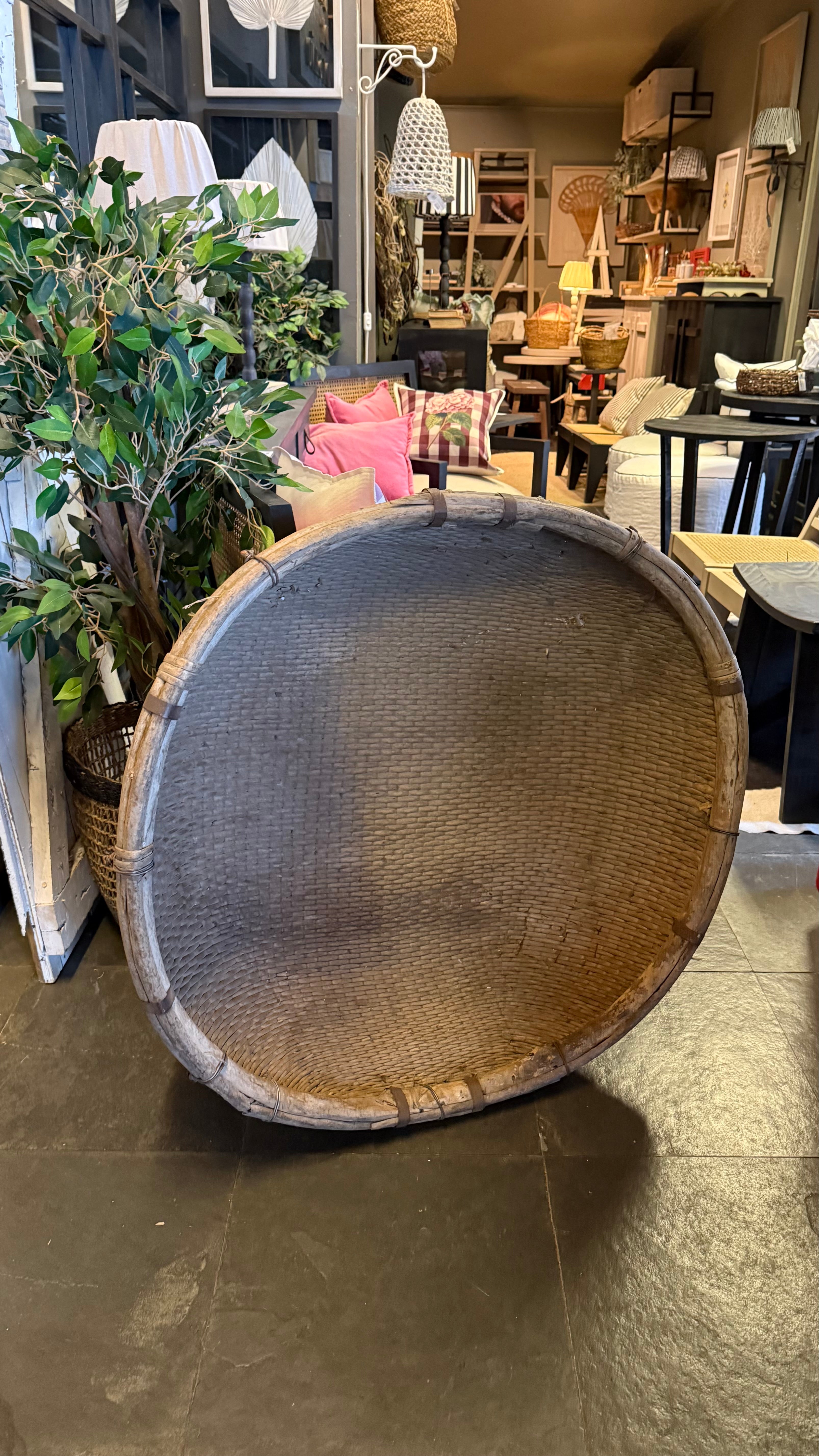 Batea Decorativa Antigua Tejida - Tamaño Extra Grande 85x29x85