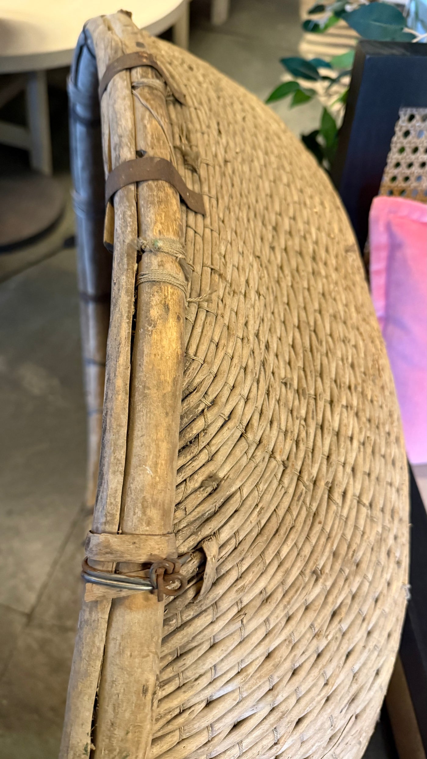 Batea Decorativa Antigua Tejida — Tamaño Extra Grande 85x29x85