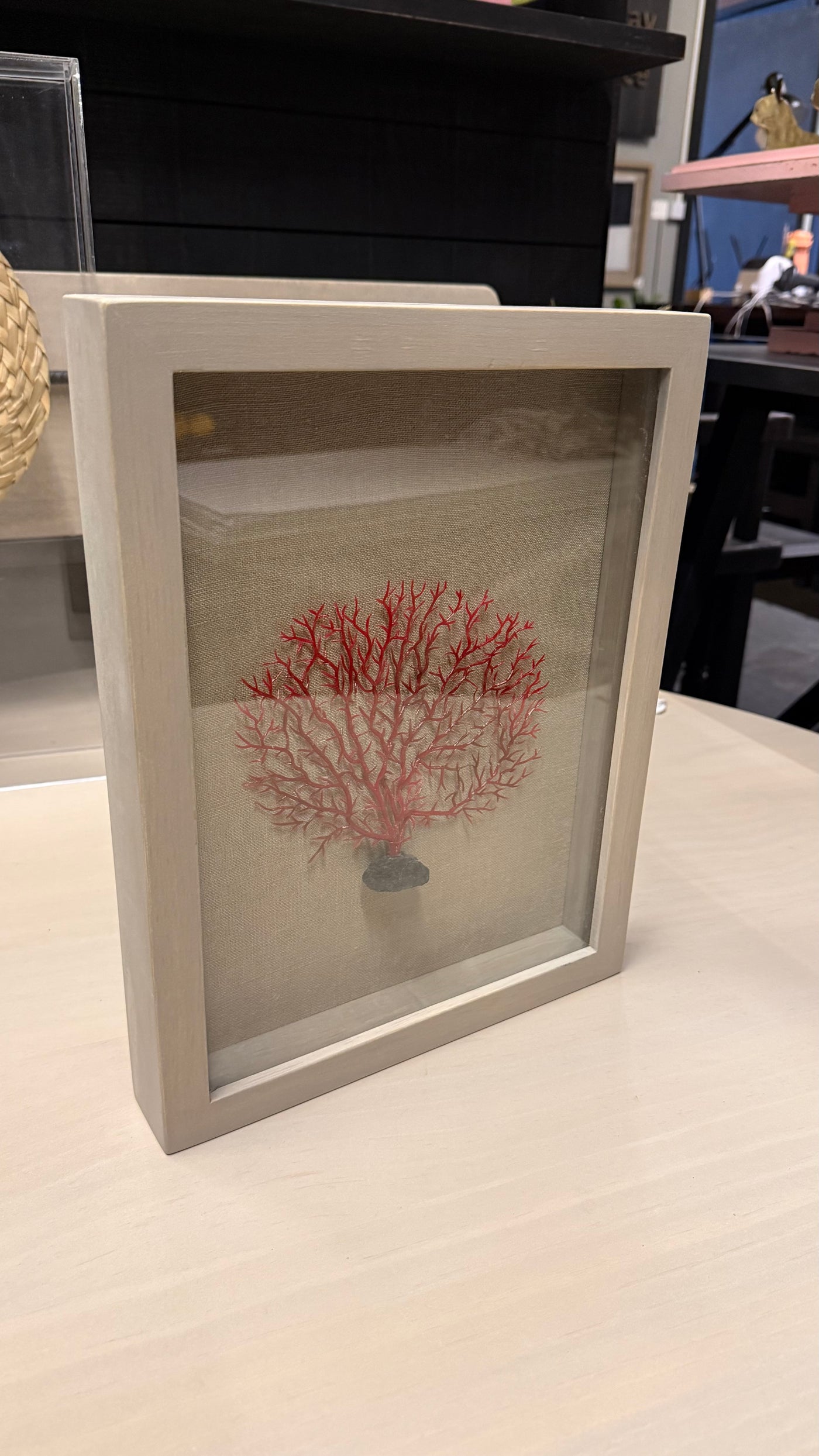 Cuadro Coral — Fondo de Lino Natural Rojo Tamaño Extra Chico 27x35