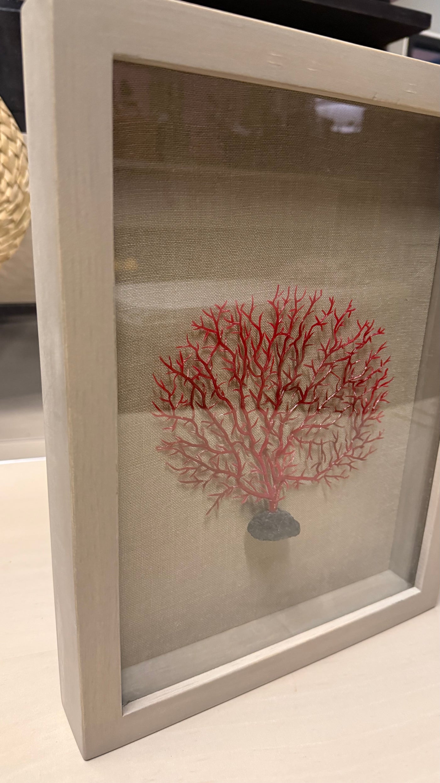 Cuadro Coral — Fondo de Lino Natural Rojo Tamaño Extra Chico 27x35