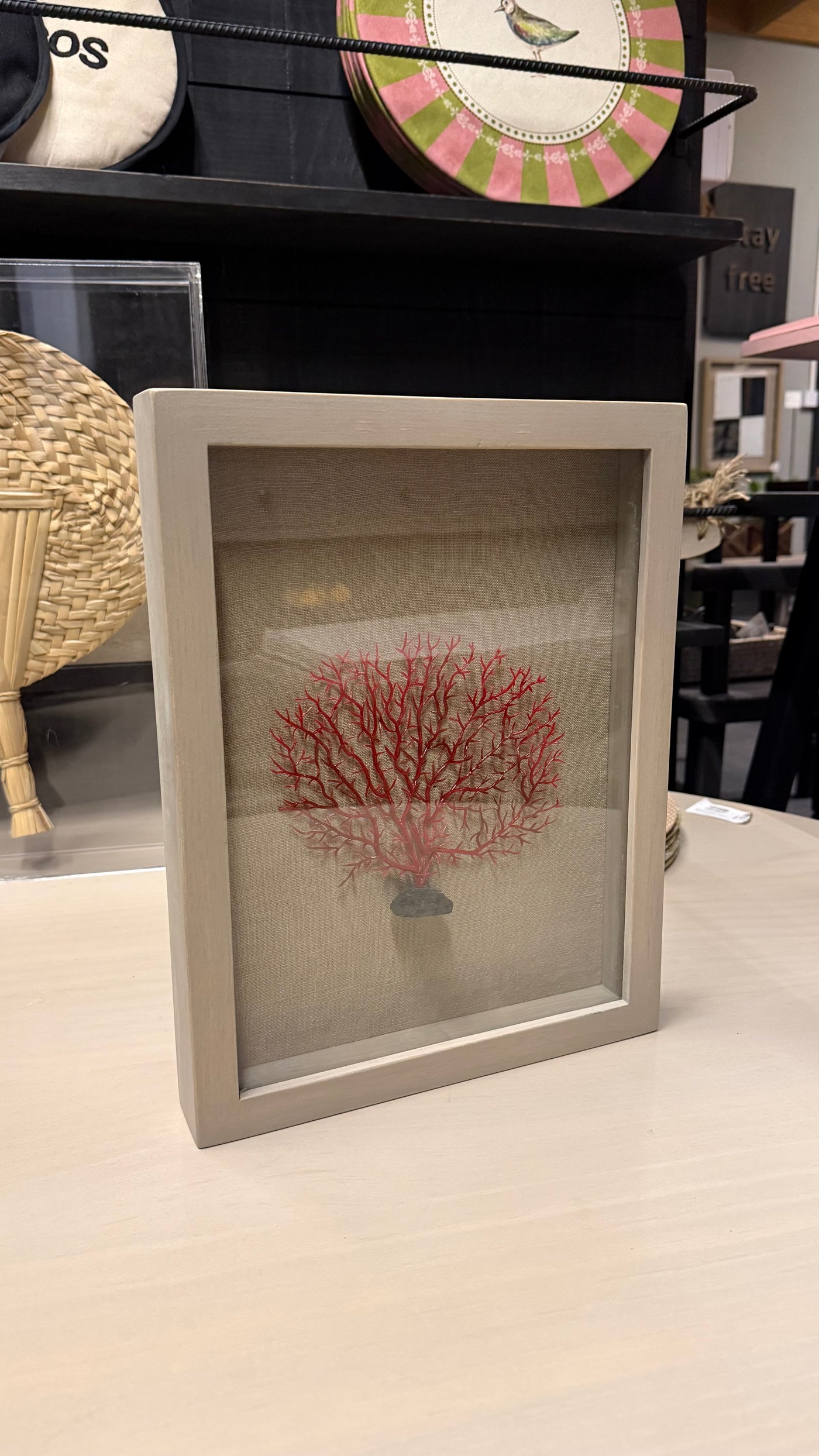 Cuadro Coral — Fondo de Lino Natural Rojo Tamaño Extra Chico 27x35