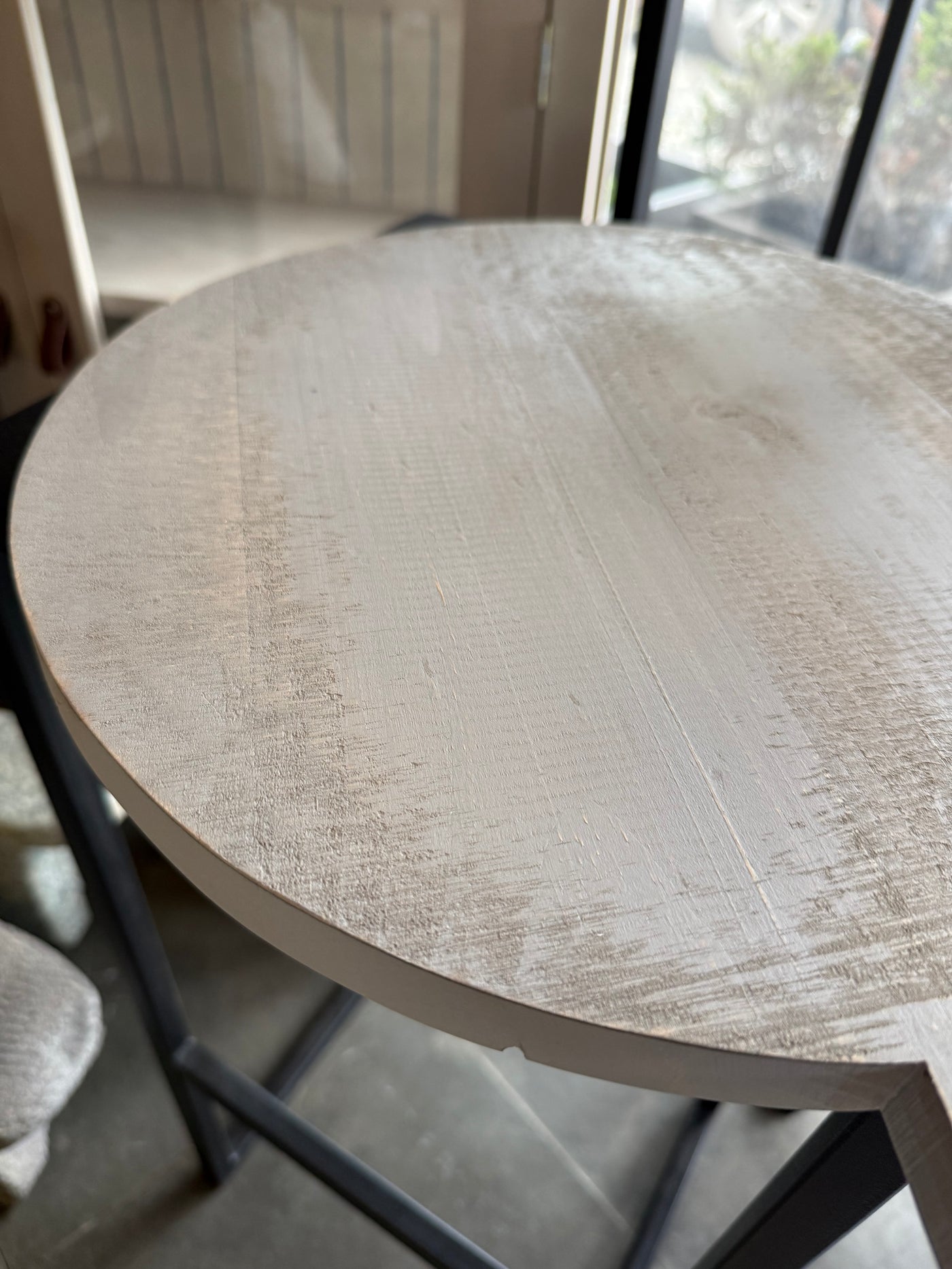Tabla Redonda con Mango — Redondo Pino Clear Teñido Rústico Claro Gris Beige Envejecido Tamaño Grande 38x49