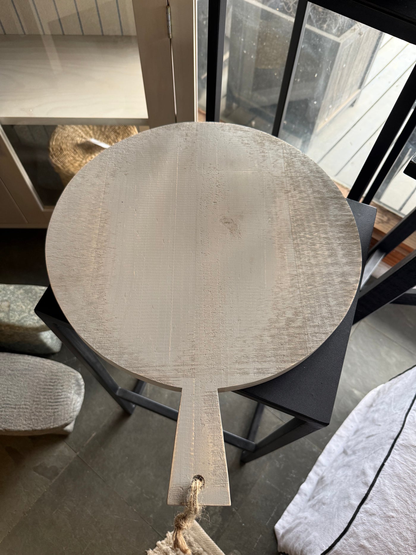 Tabla Redonda con Mango — Redondo Pino Clear Teñido Rústico Claro Gris Beige Envejecido Tamaño Grande 38x49