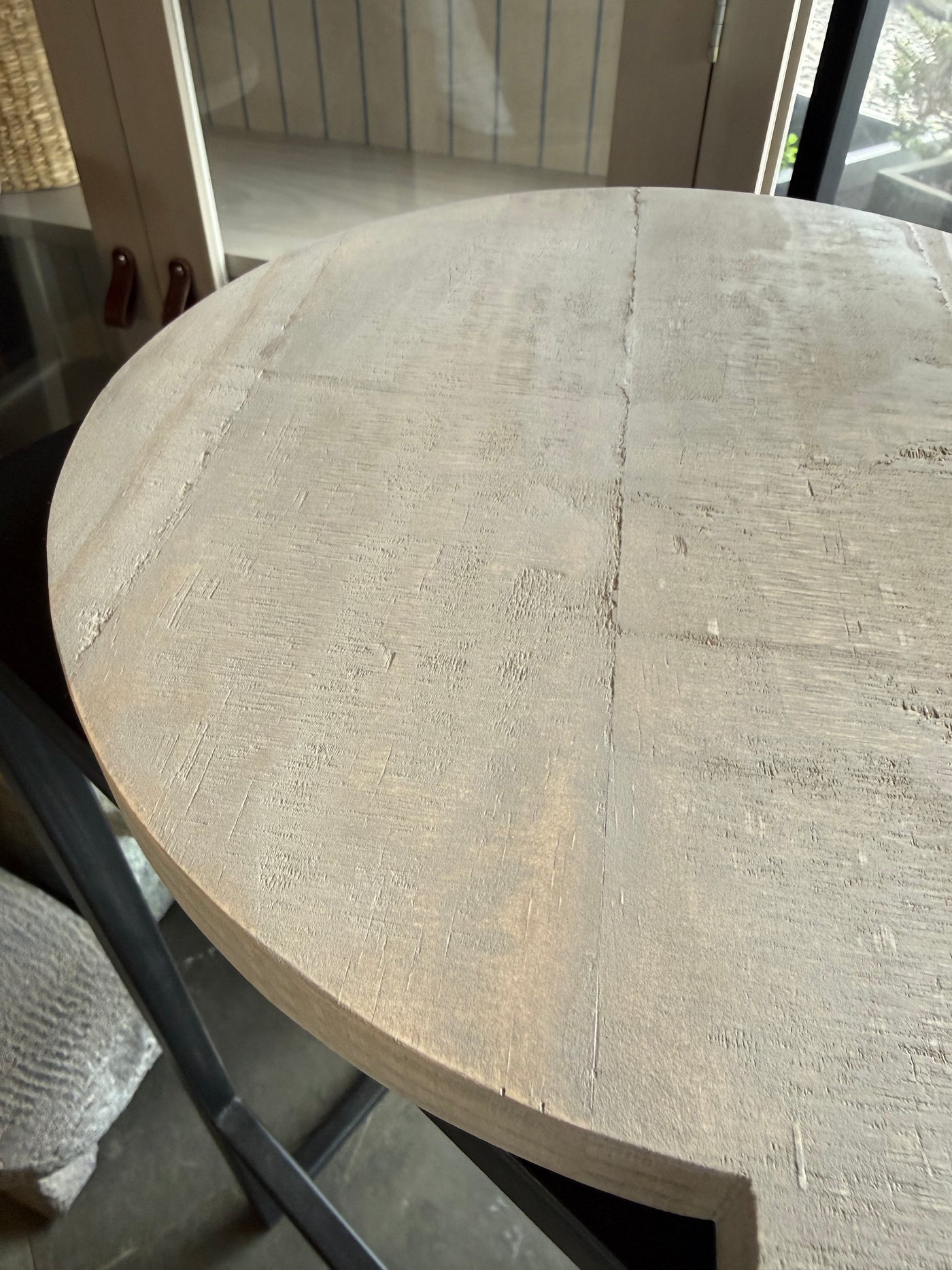 Tabla Redonda con Mango — Redondo Pino Clear Teñido Rústico Claro Gris Beige Envejecido Tamaño Chico 38x49