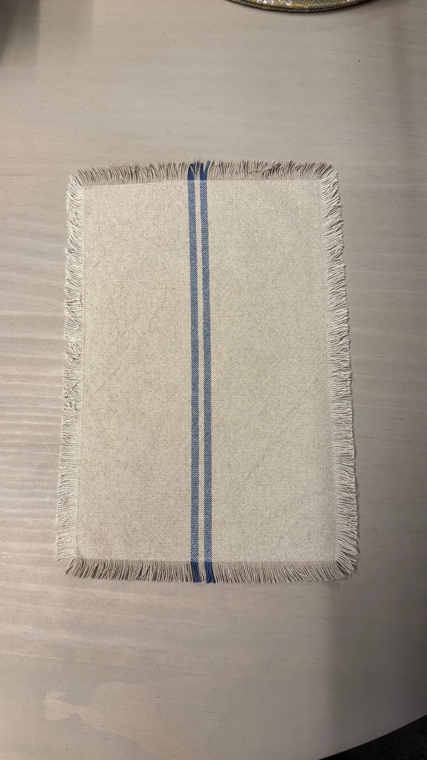 Carpetita para bandejas — Lino Natural Dos Lineas Centrales Azules 25x36