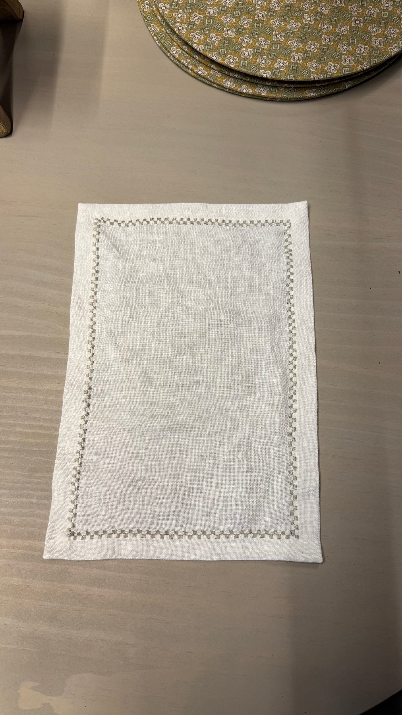 Carpetita para bandejas — Lino Blanco Bordado Beige 25x36