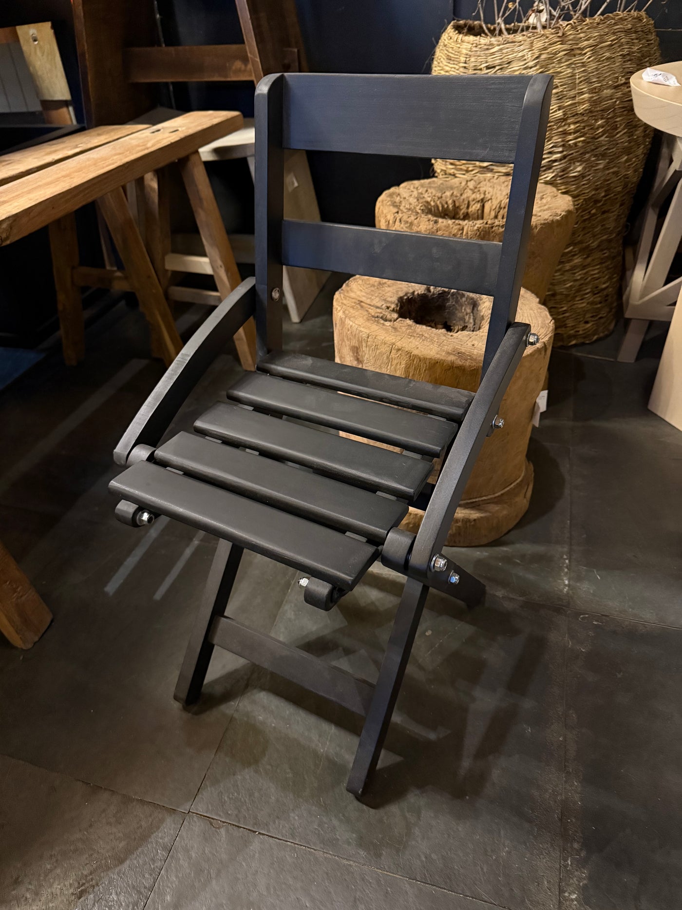 Silla Gabriela — Pino Clear Plegable Pátina Negra 35x40x66