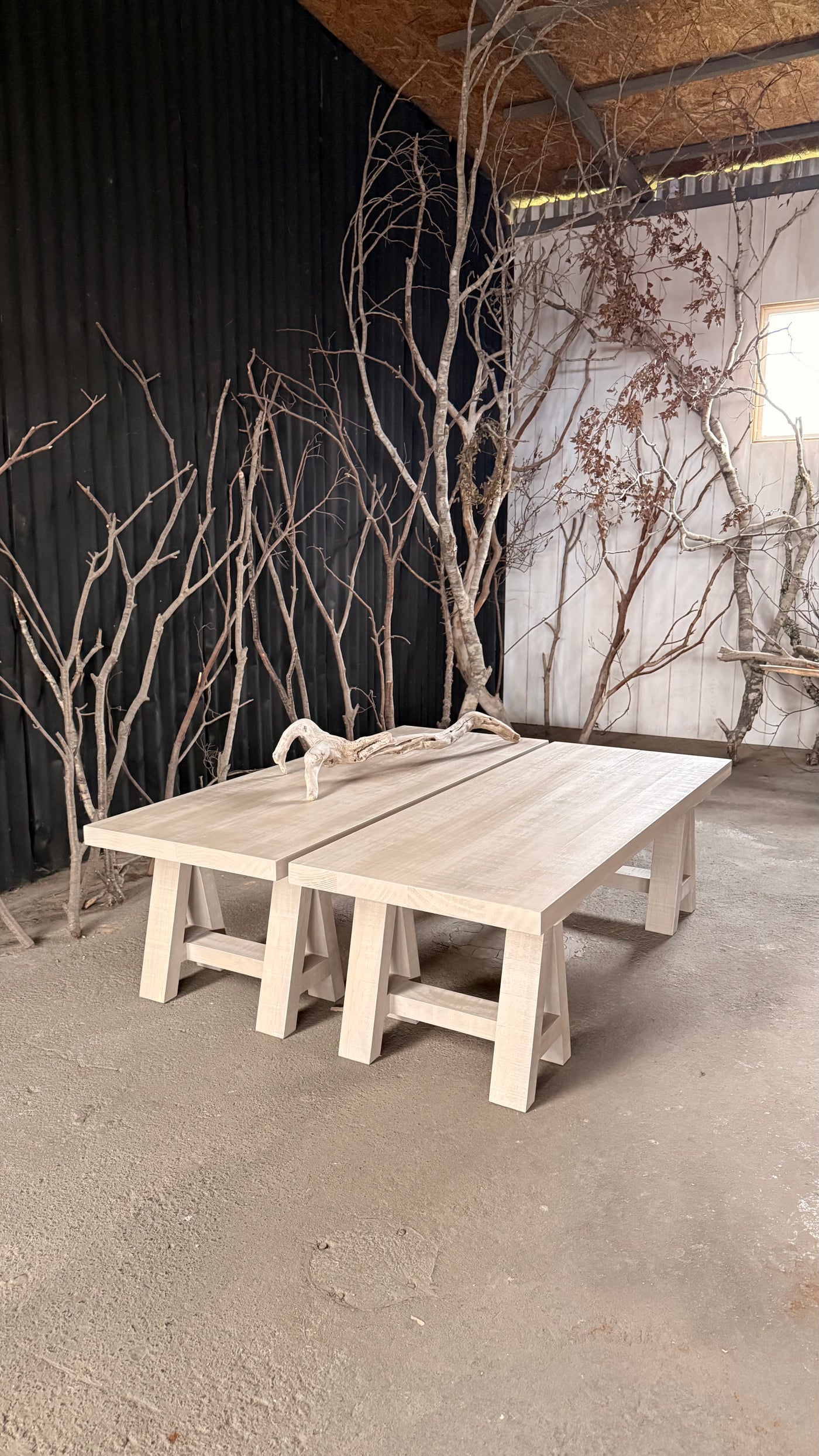 Mesa de Centro Caballete — Pino Clear Teñido Rústico Aserrada Gris Beige Oscuro Envejecido 130x50x40