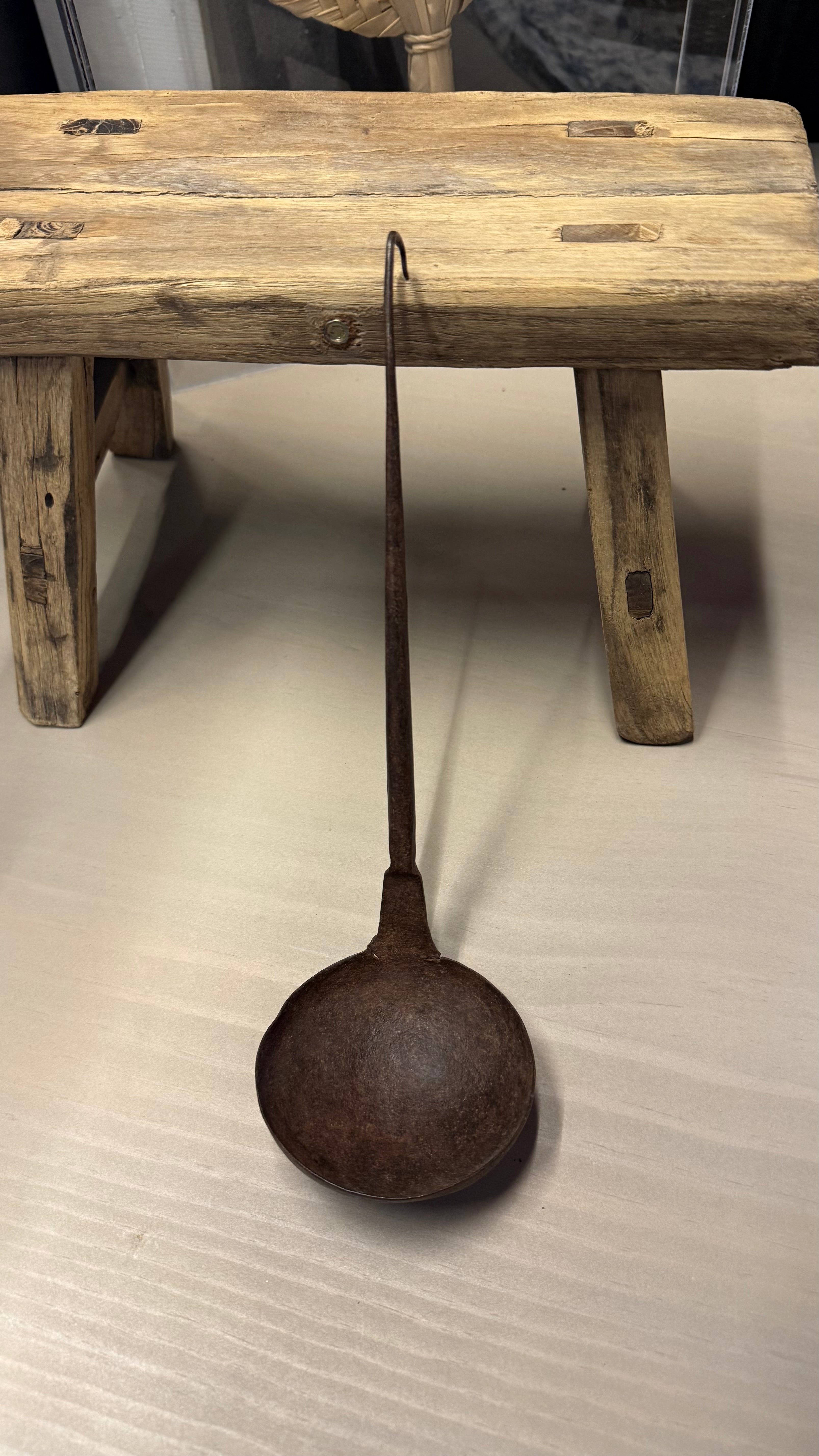 Cucharón Antiguo de Madera - Latón Oxidado Envejecido Tamaño Chico 31x9