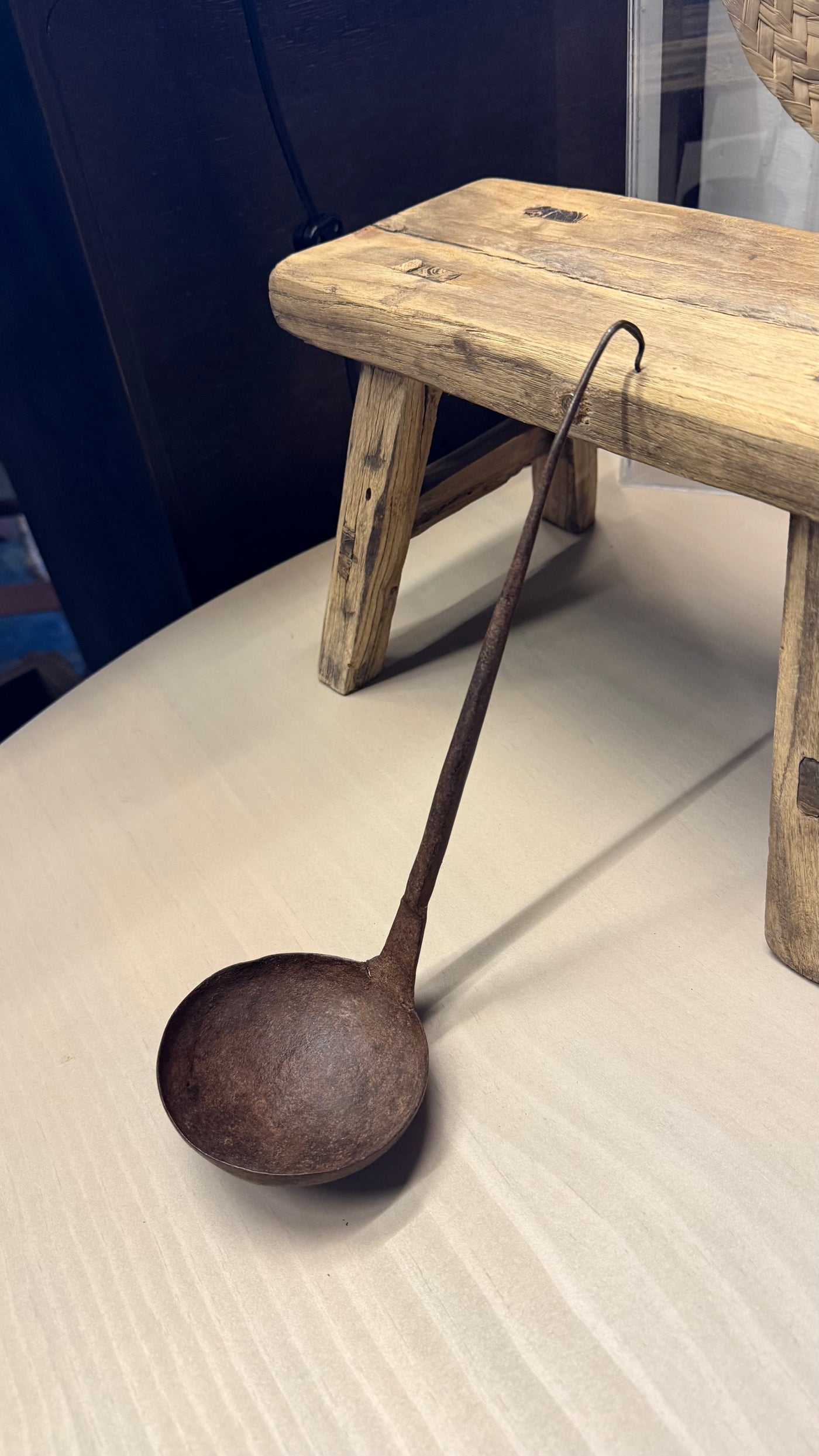 Cucharón Antiguo de Madera — Latón Oxidado Envejecido Tamaño Chico 31x9