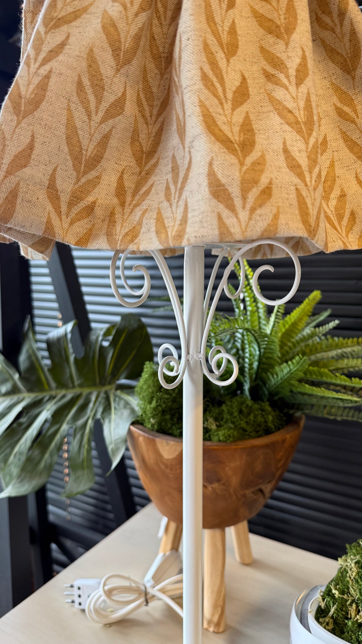 Lámpara de Mesa con Funda — Diseño Amarillo Fierro Blanco 23x70