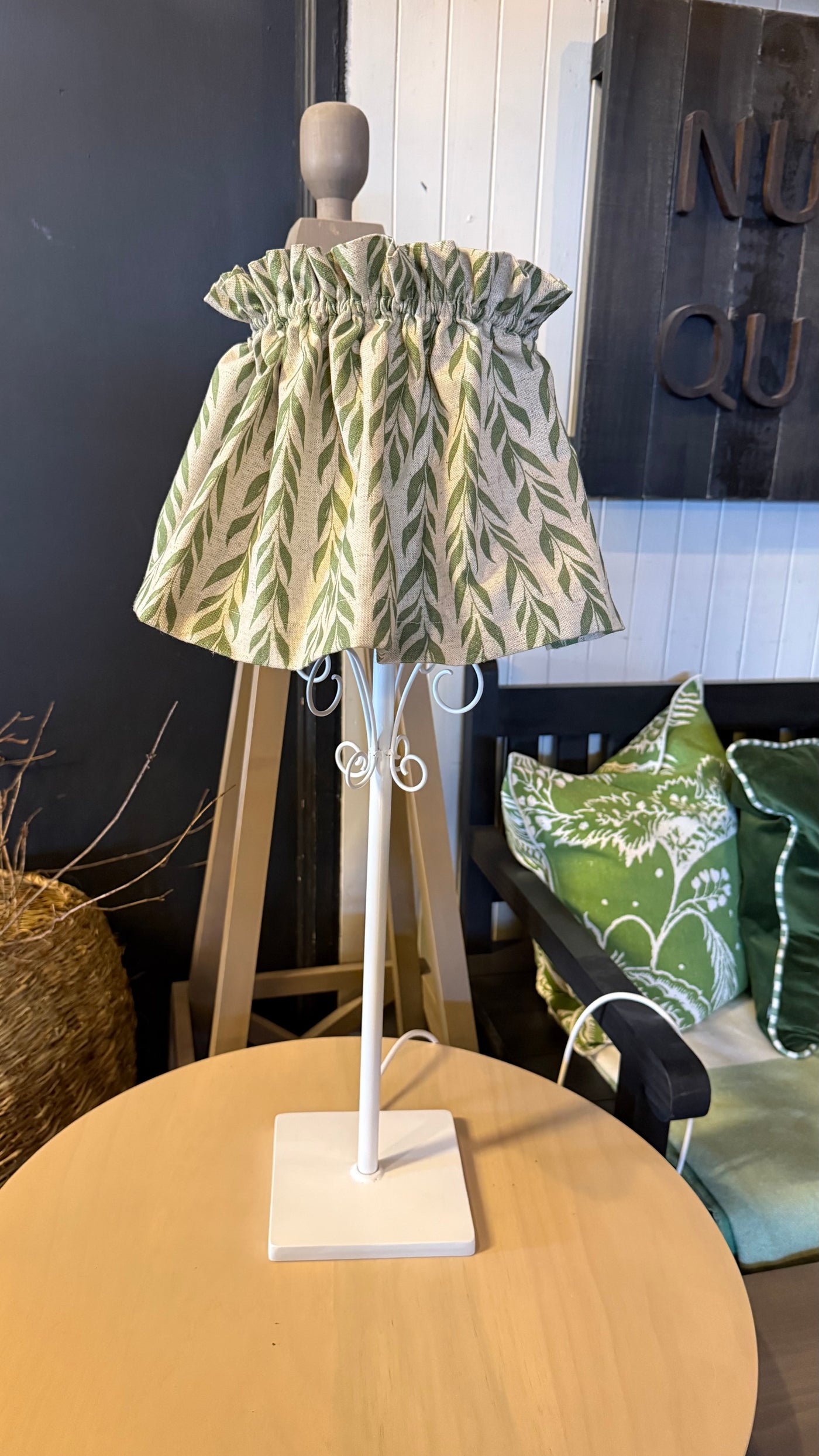 Lámpara de Mesa con Funda — Diseño Verde Fierro Blanco 23x70
