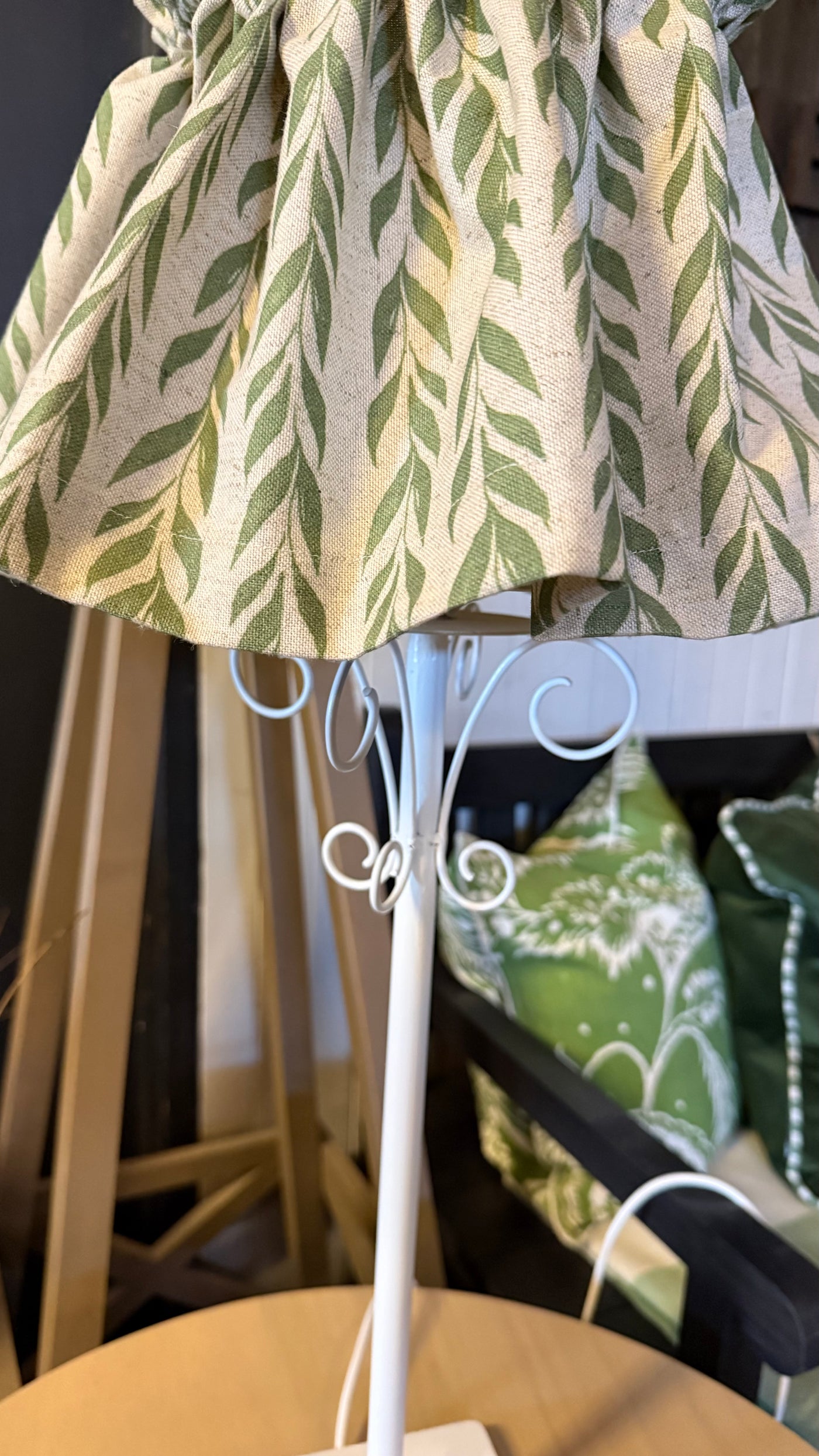 Lámpara de Mesa con Funda — Diseño Verde Fierro Blanco 23x70