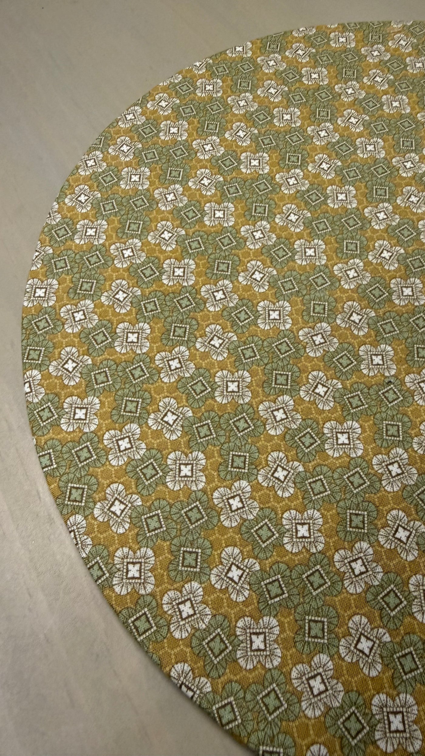 Bajo Plato — Diseño Funda Verde 35x35