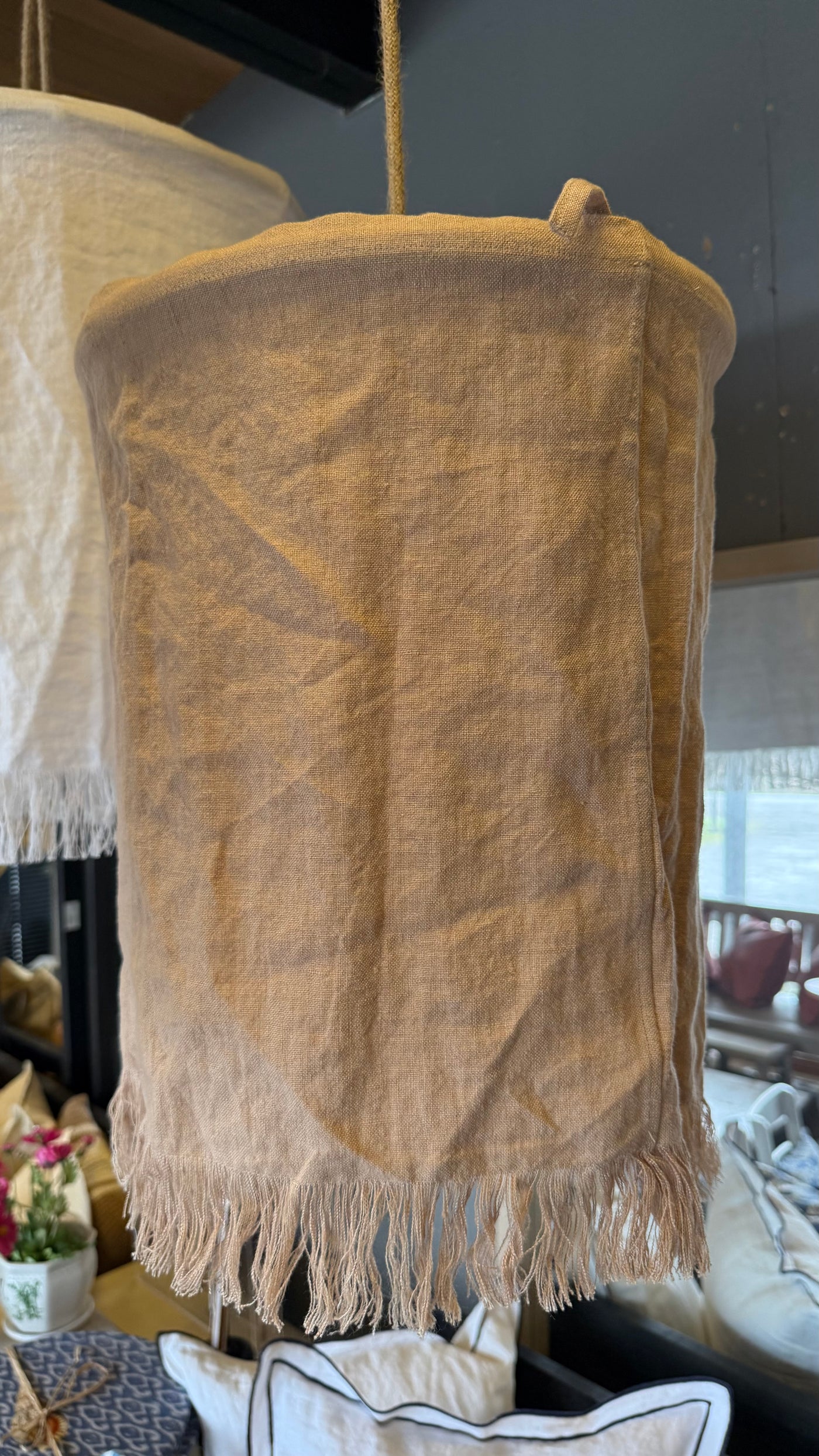 Lámpara Colgante con Funda de Lino con Flecos — Nude 35x45