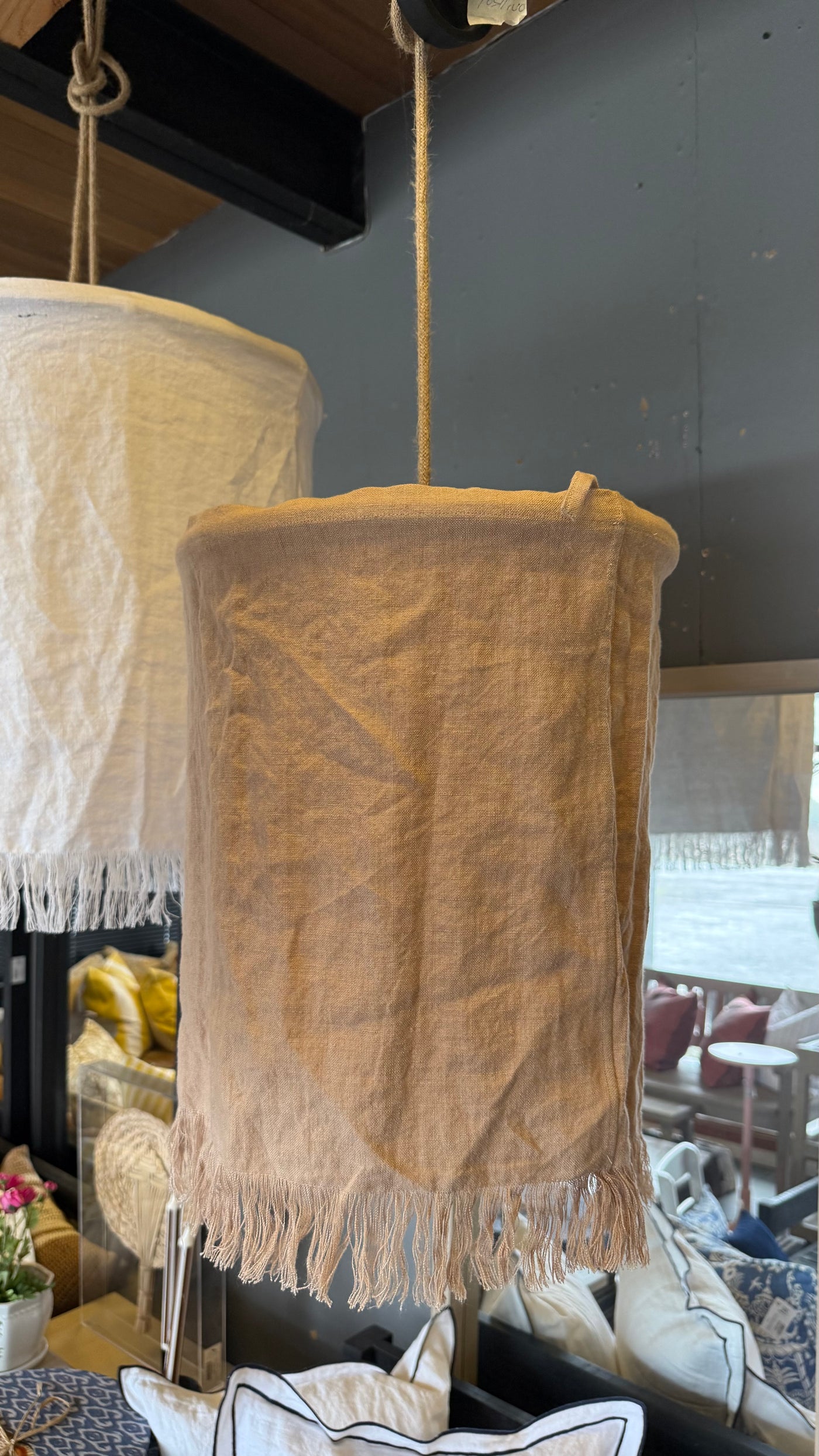 Lámpara Colgante con Funda de Lino con Flecos — Nude 35x45