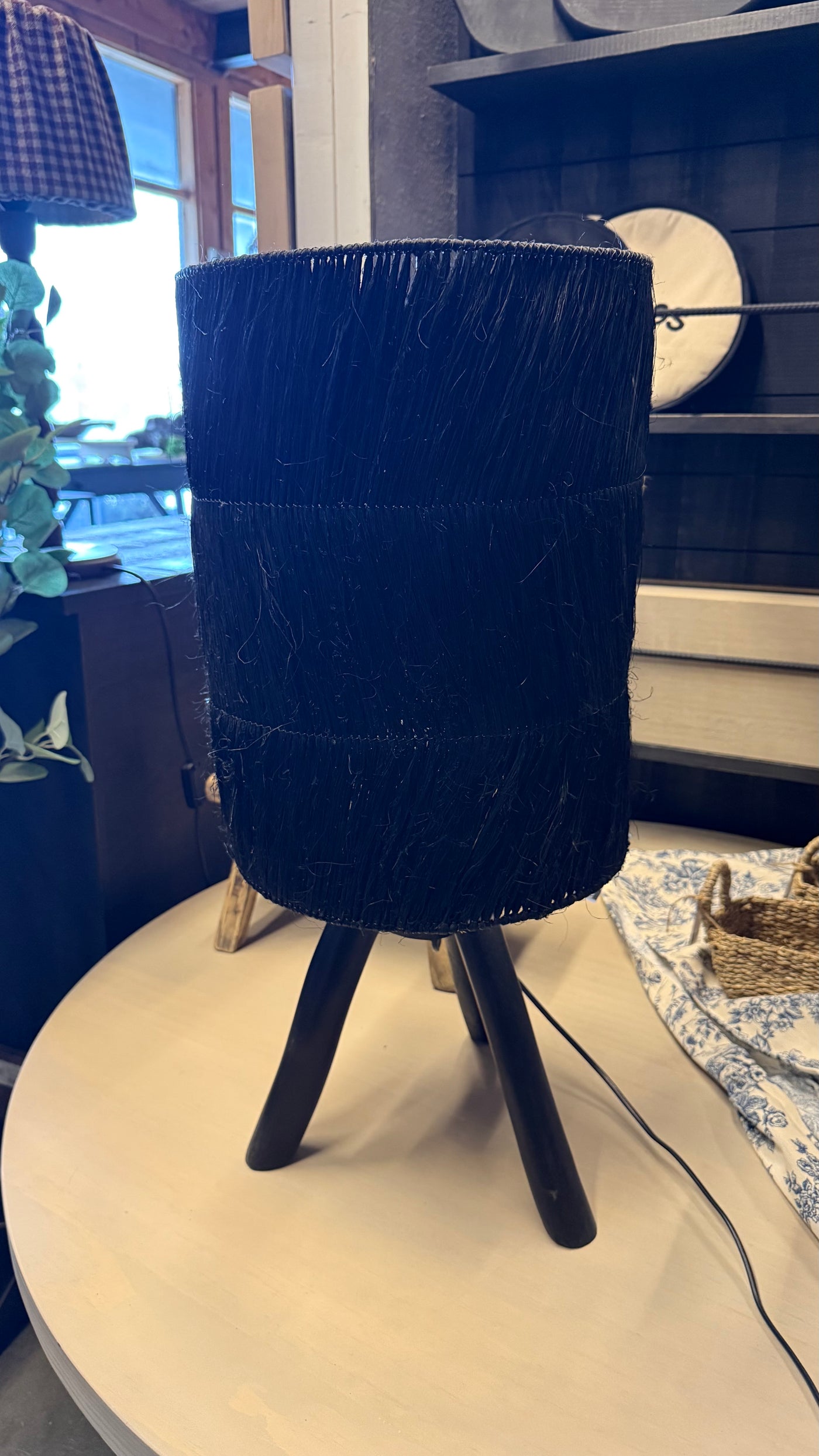Lámpara de Mesa de Fibra — Negro 30x65