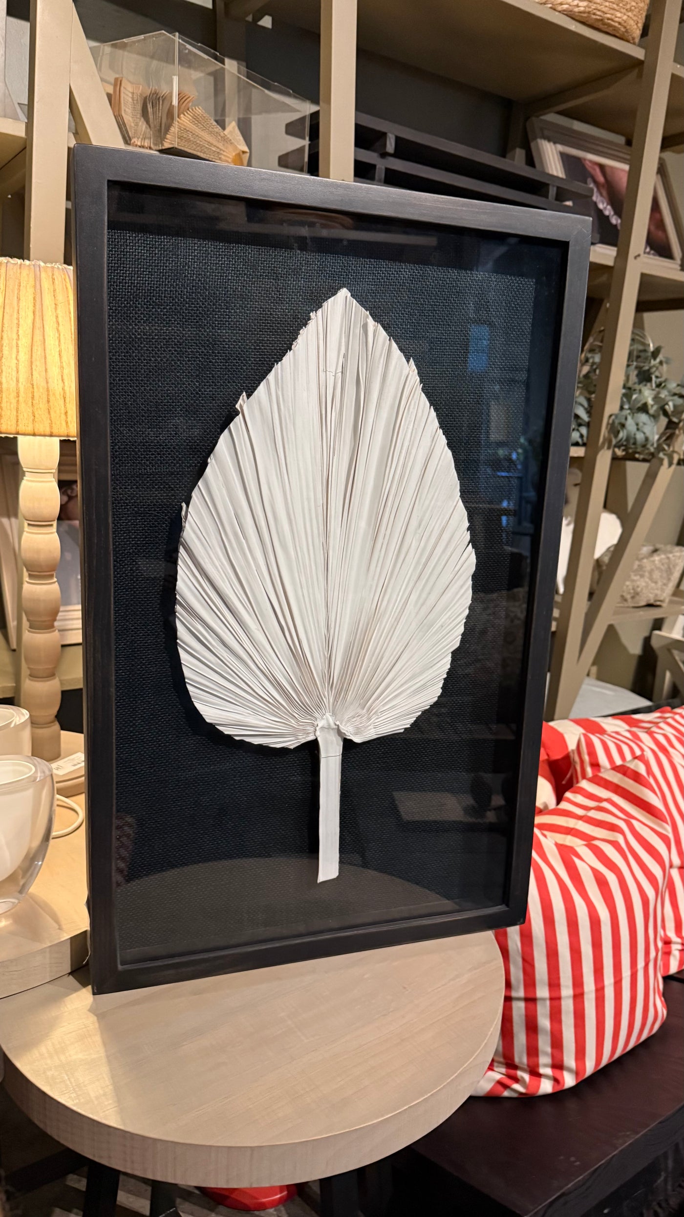 Cuadro Hoja de Palmera — Madera Pino Clear Aserrado Pátina Negra 45x70