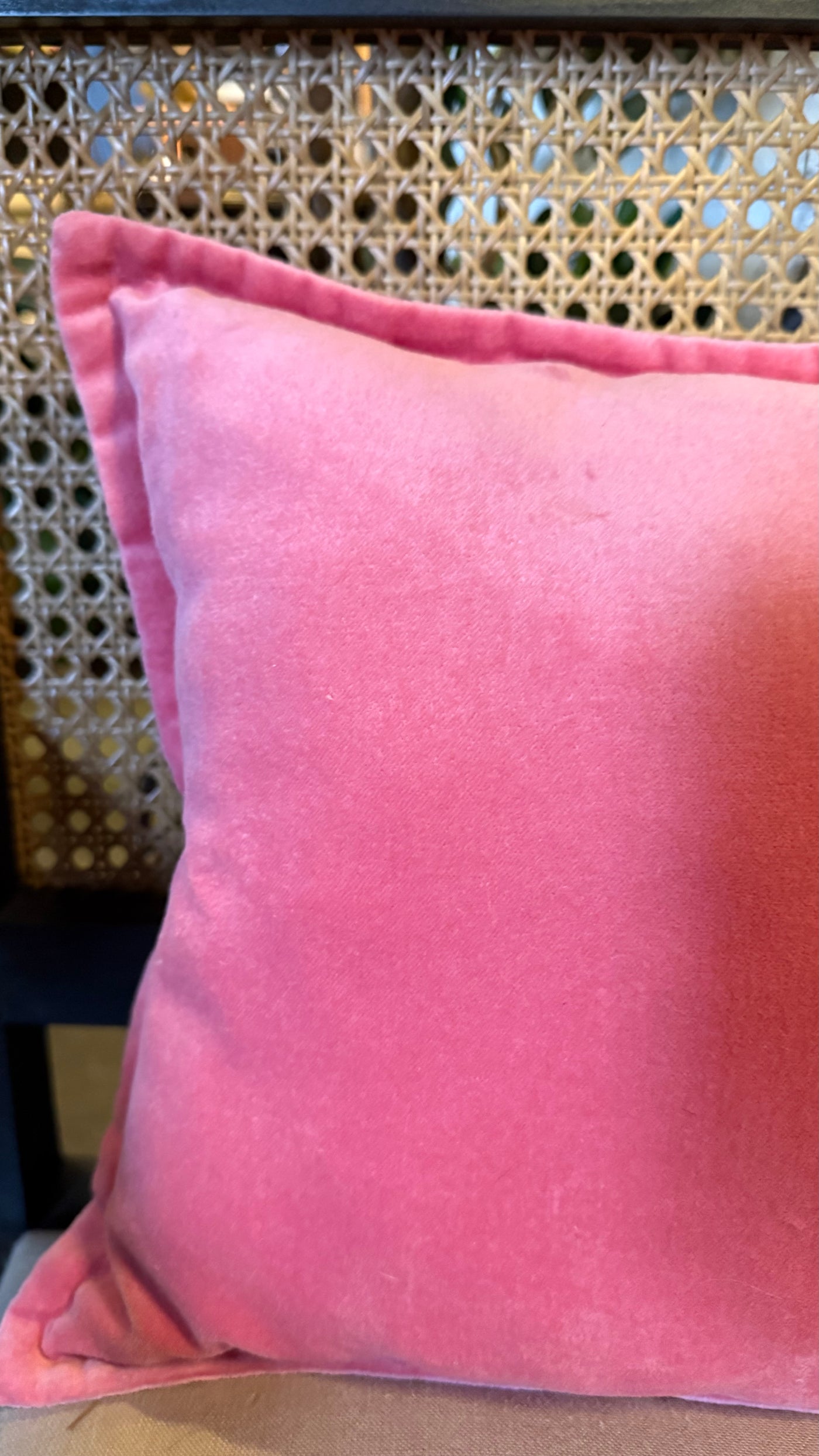 Cojín de Algodón — Con Pestaña Fucsia 50x30