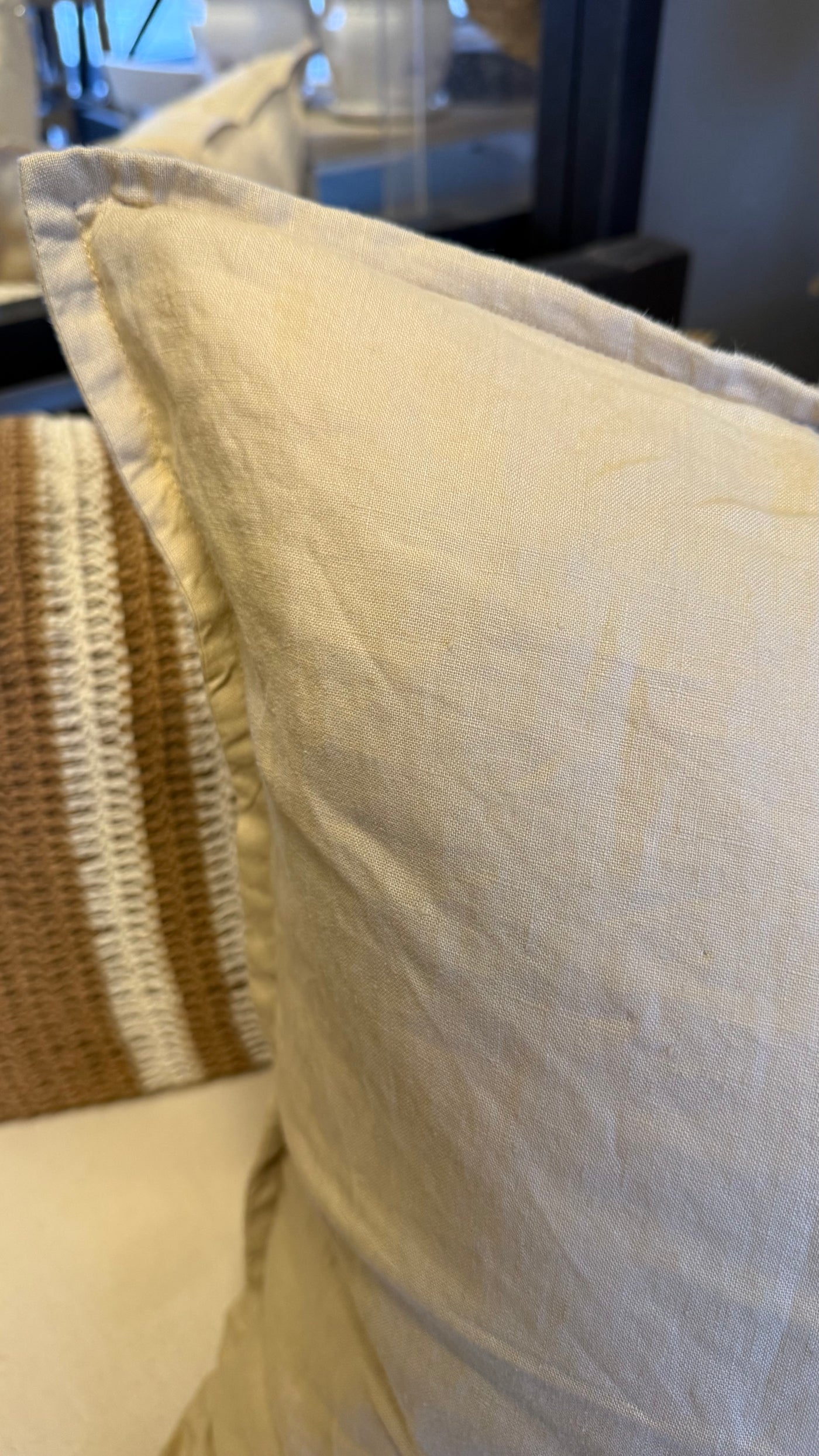 Cojín de Lino con Pestaña — Pestaña Simple Beige 50x50