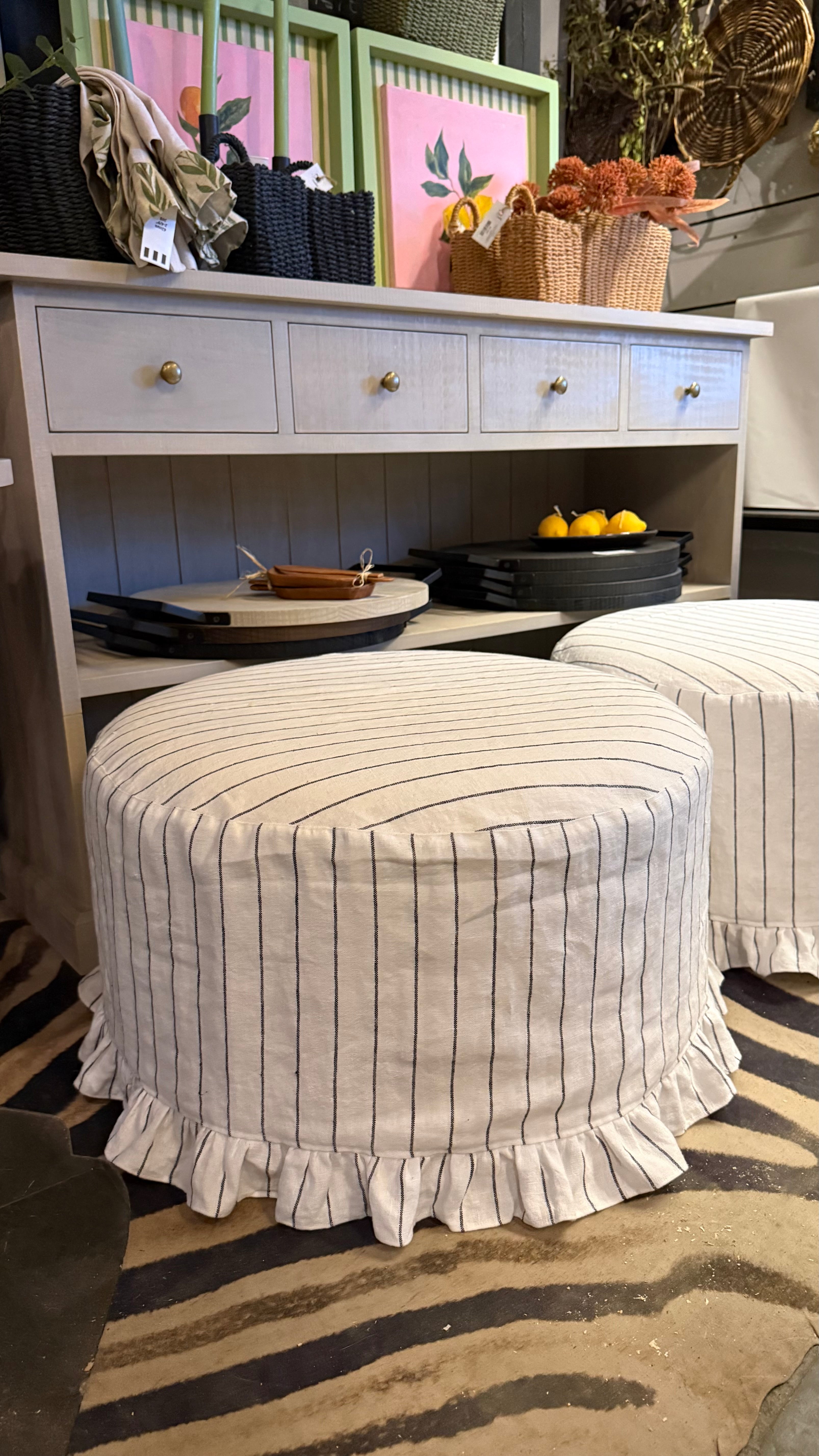 Puff Redondo con Funda de Lino - Vuelos Blanco con Lineas Negras 62x62x36