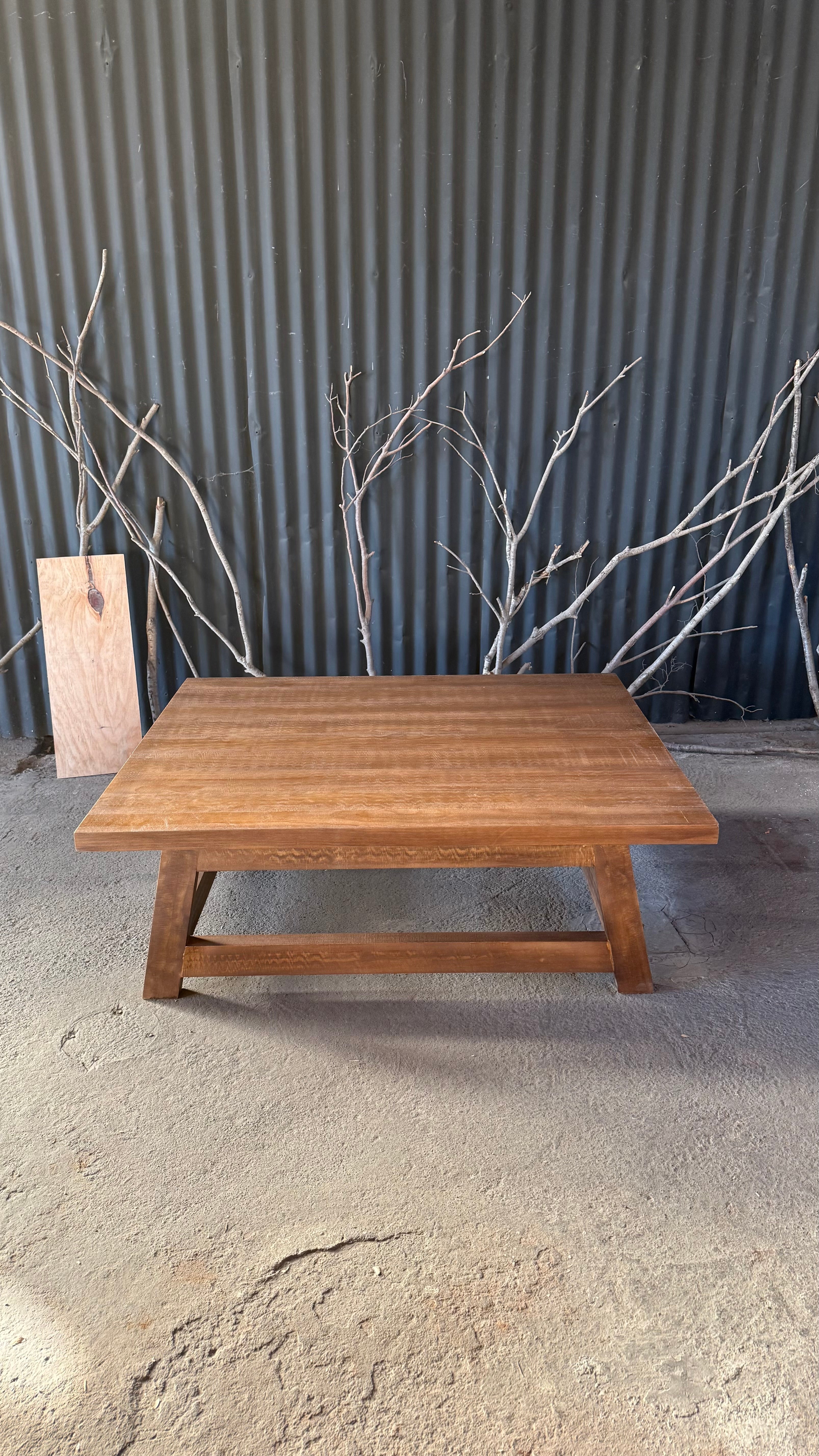 Mesa de Centro Florencia - Pino Clear Aserreado Teñido Café 120x100x40