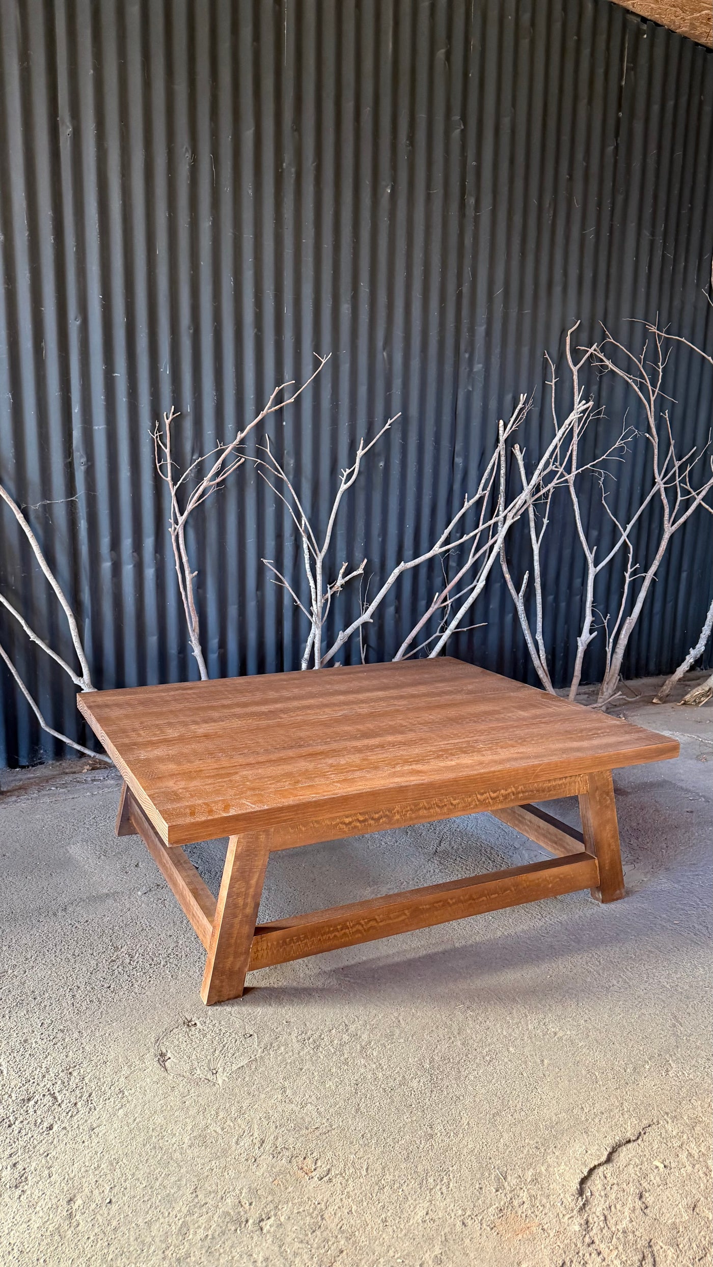 Mesa de Centro Florencia — Pino Clear Aserreado Teñido Café 120x100x40