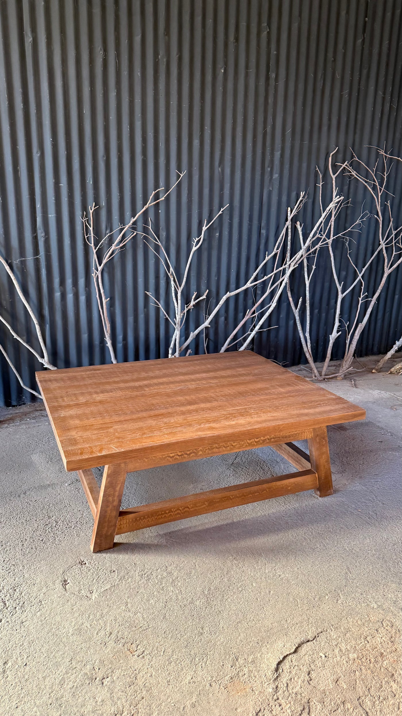 Mesa de Centro Florencia — Pino Clear Aserreado Teñido Café 120x100x40