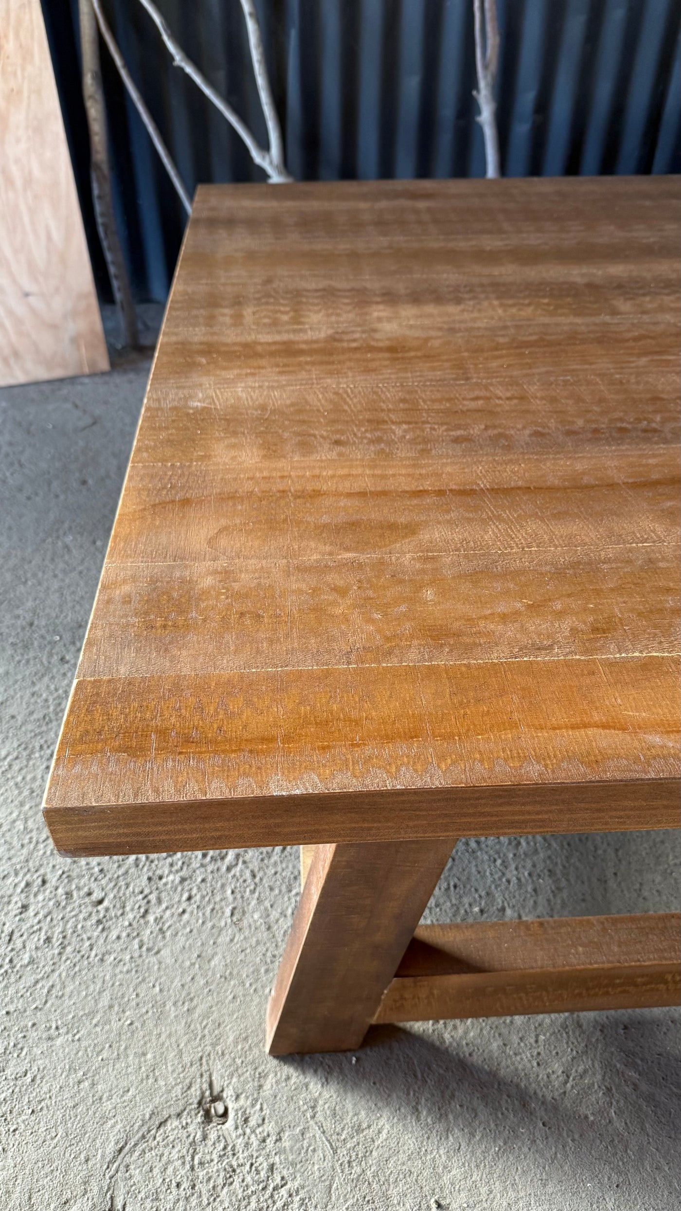 Mesa de Centro Florencia — Pino Clear Aserreado Teñido Café 120x100x40