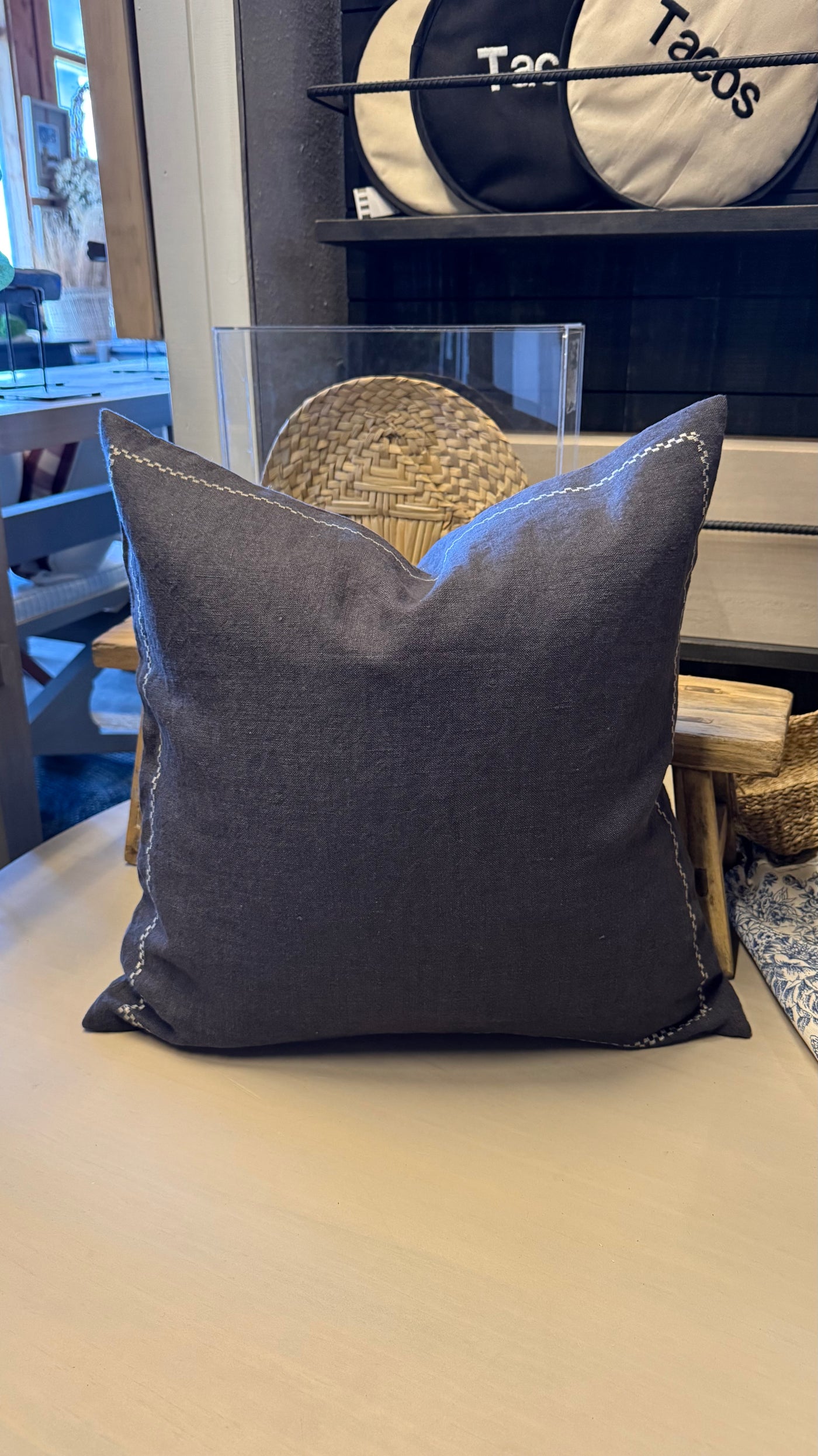 Cojín de Lino — Marengo con Diseño Bordado 50x50