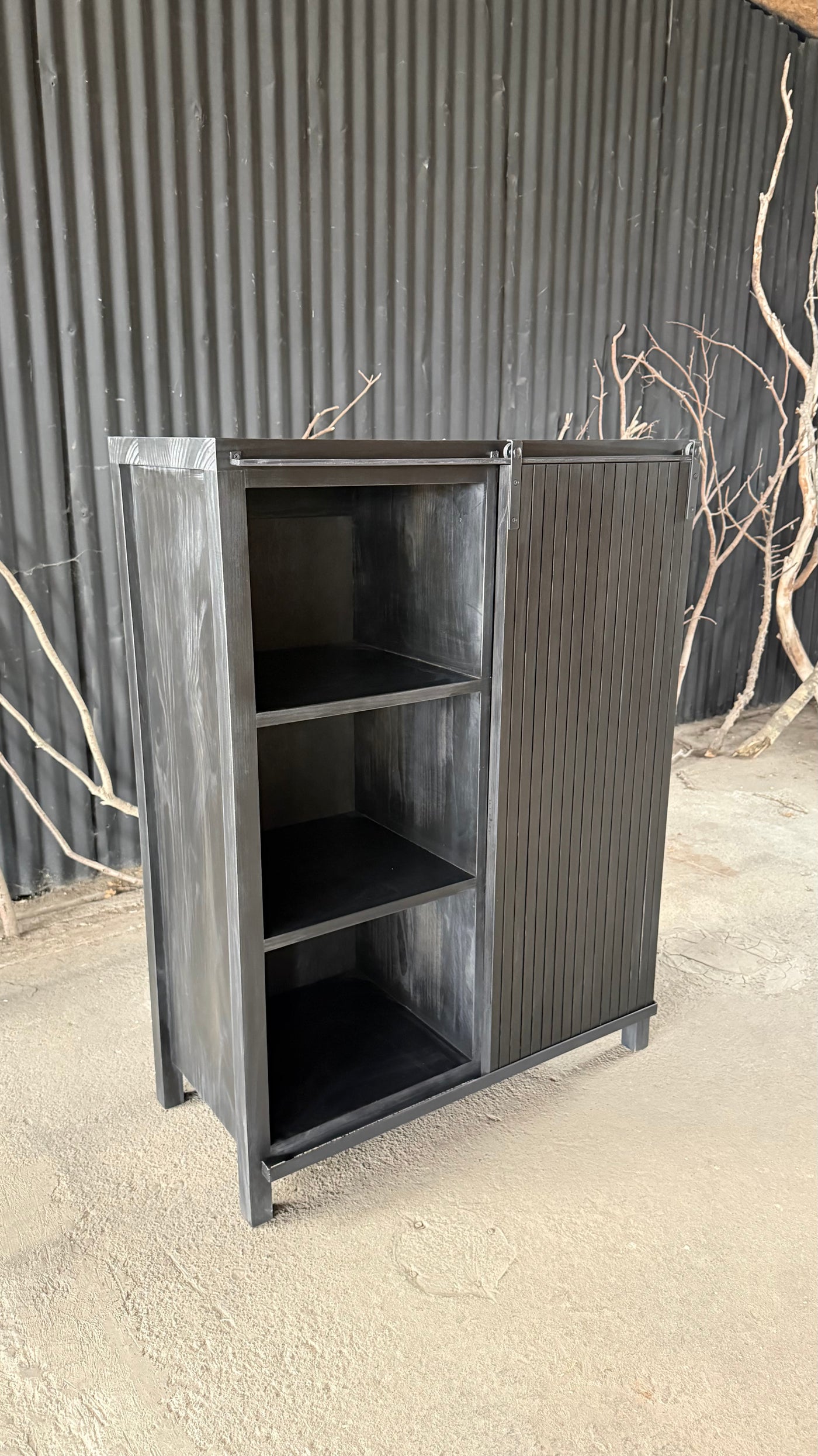 Mueble Bar Puerta Corredera — Pino Clear Pulido Negro 90x40x120