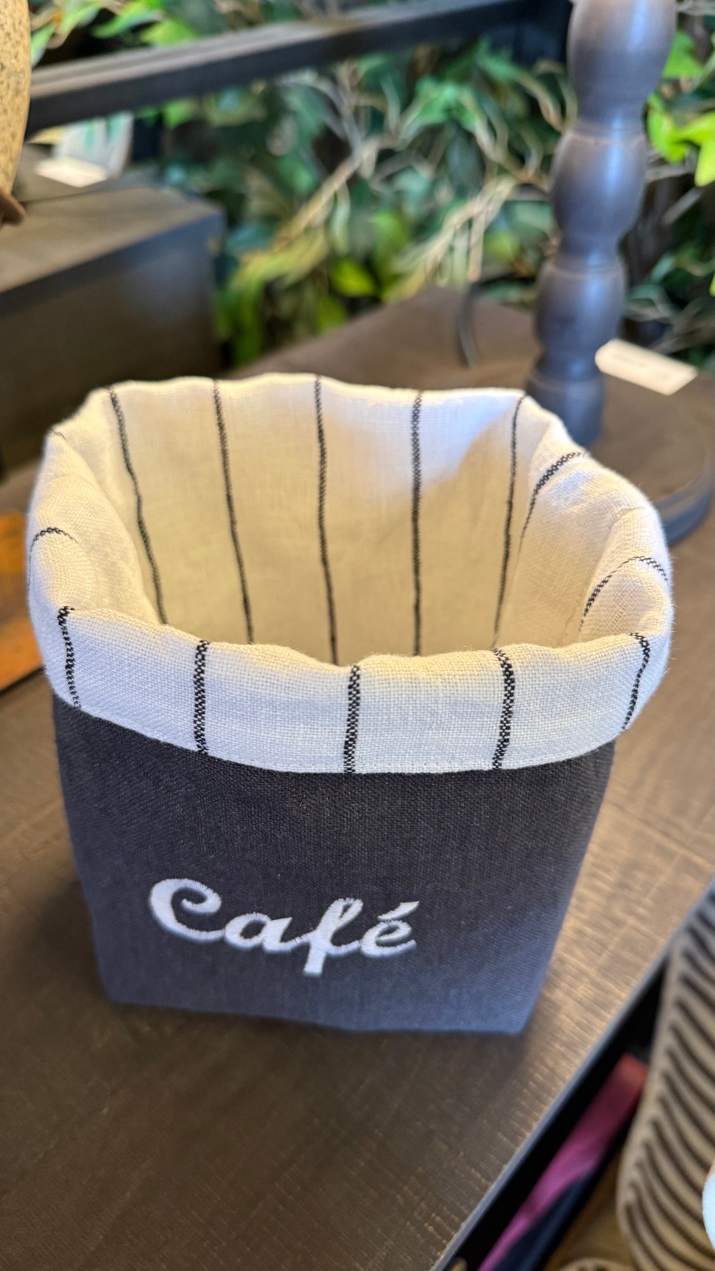 Bolsita bordada — Lino Marengo Para Café 14x12x17