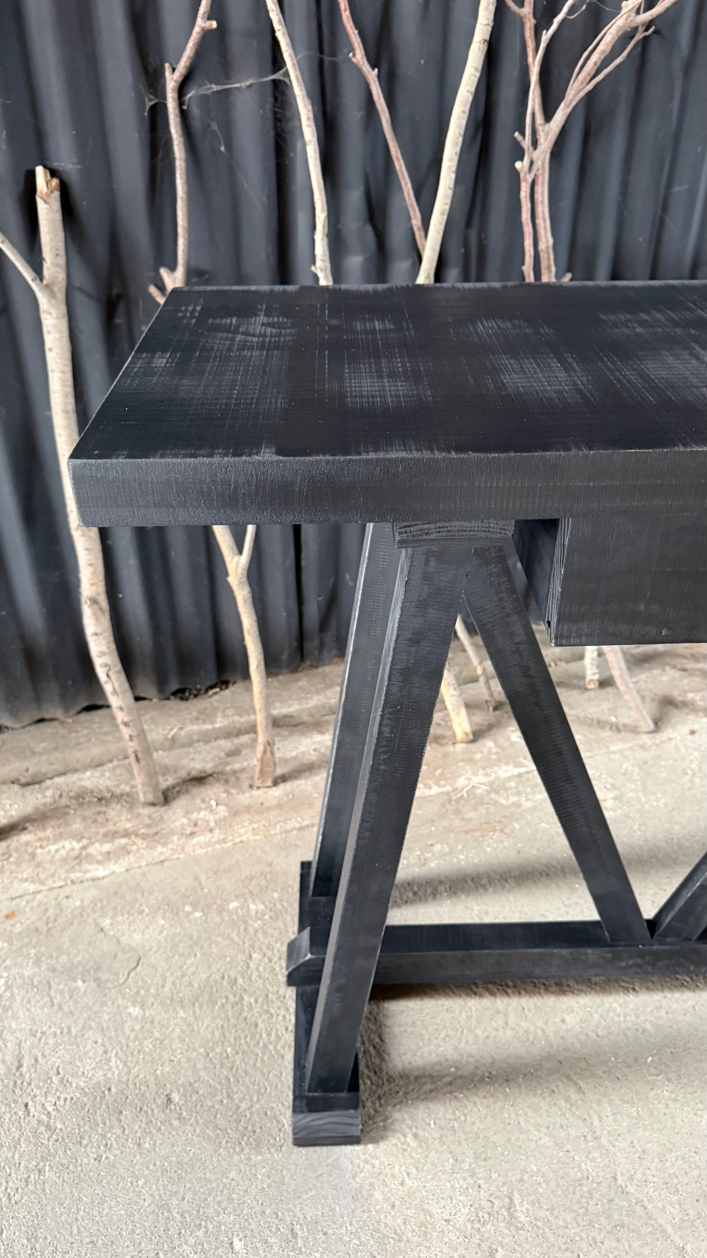 Arrimo Dos Cajones — Pino Clear Aserreado Pátina Negra 150x40x75