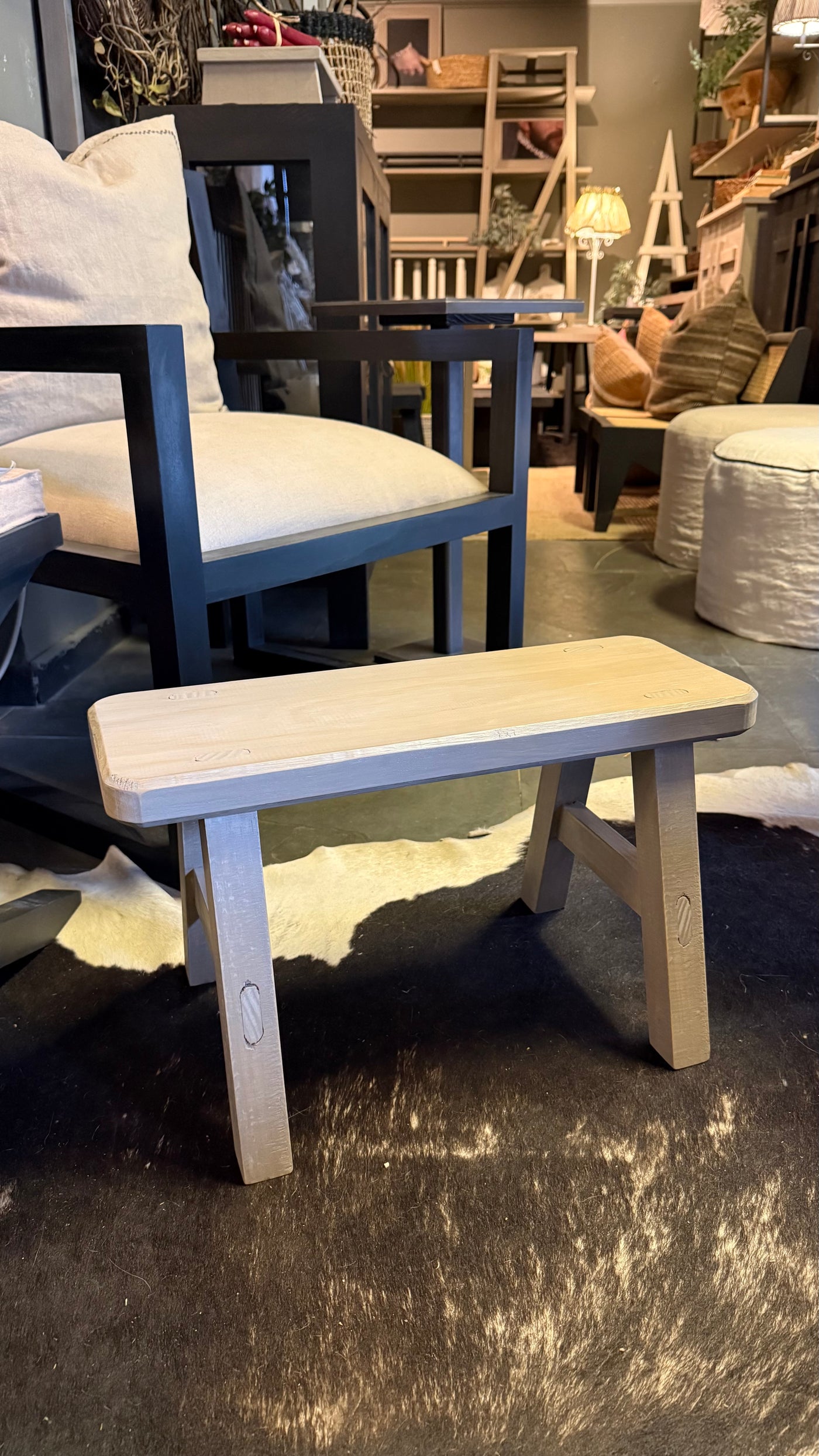 Banqueta Tere — Pino Rústico Claro Gris Beige Envejecido Tamaño Extra Chico 50x19x30