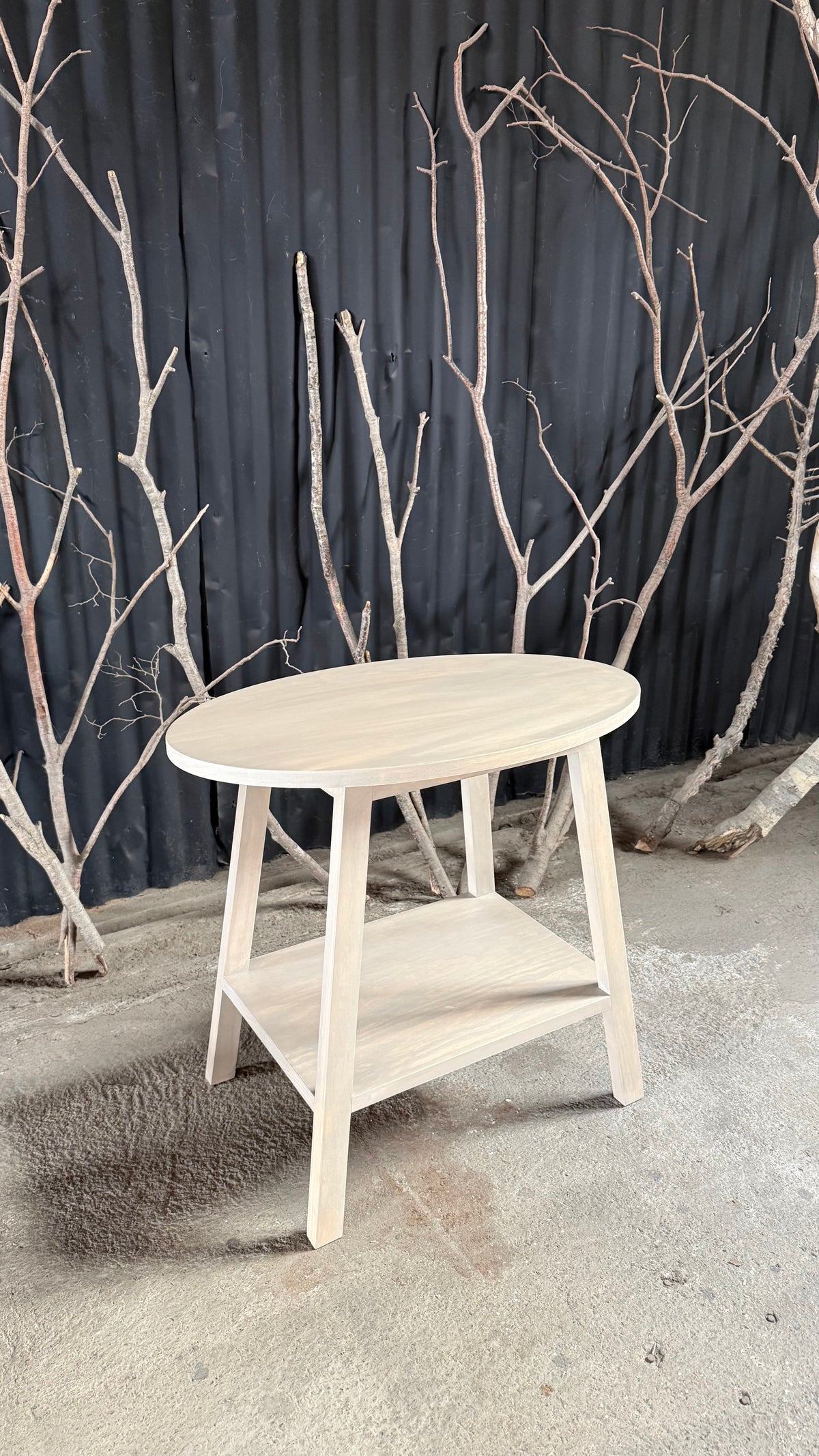 Mesa lateral cubierta ovalada — Pino Clear Pulido Teñido Rústico 66x42x60