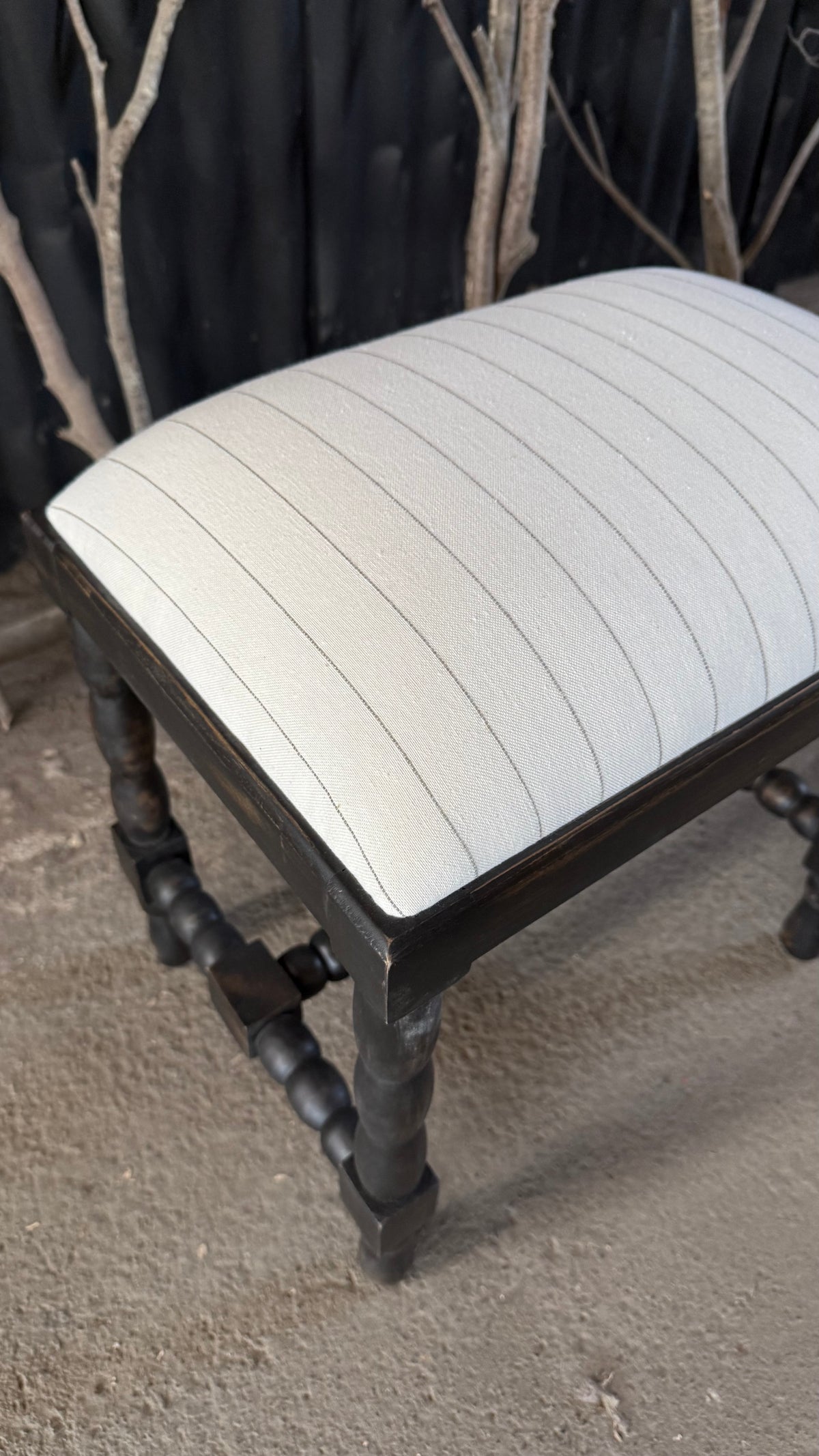 Banqueta Monica — Pino Clear Pulido Negro Desgastado 44x32x48