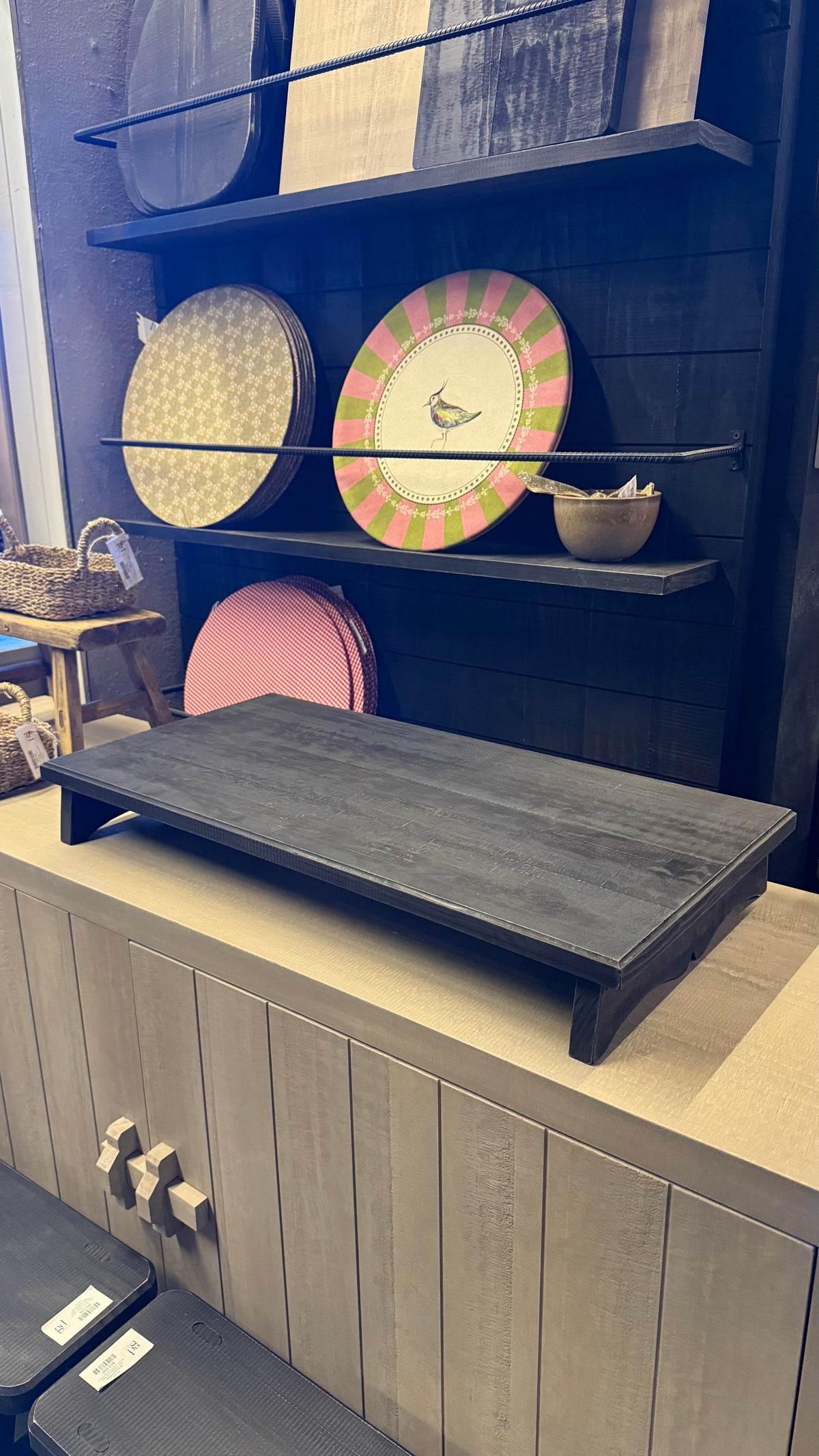 Tarima Rústica — Pino Clear Aserrada Pátina Negra Tamaño Grande 70x35x8