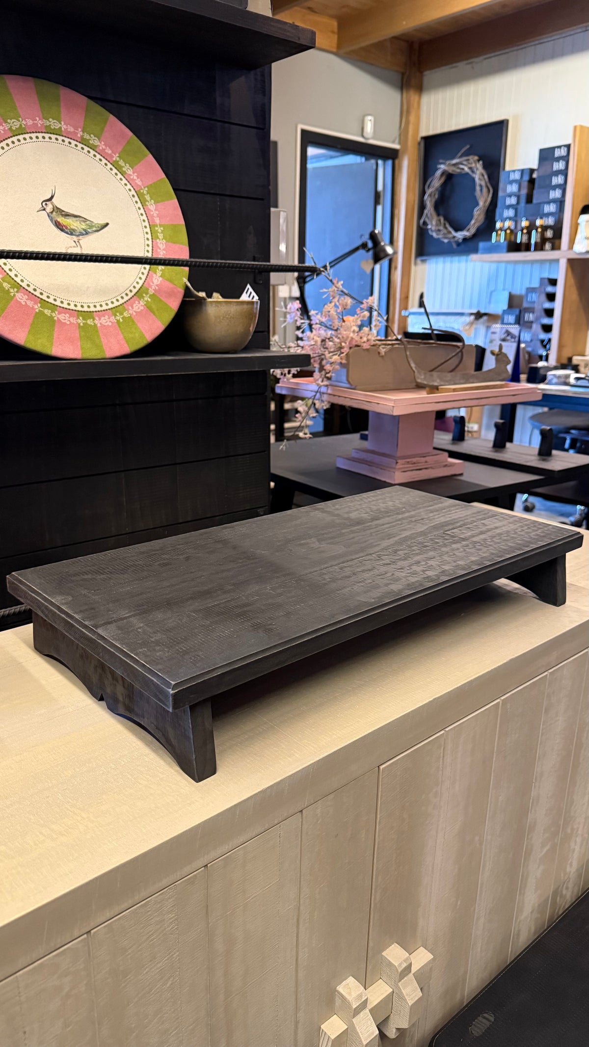 Tarima Rústica — Pino Clear Aserrada Pátina Negra Tamaño Mediano 60x30x8