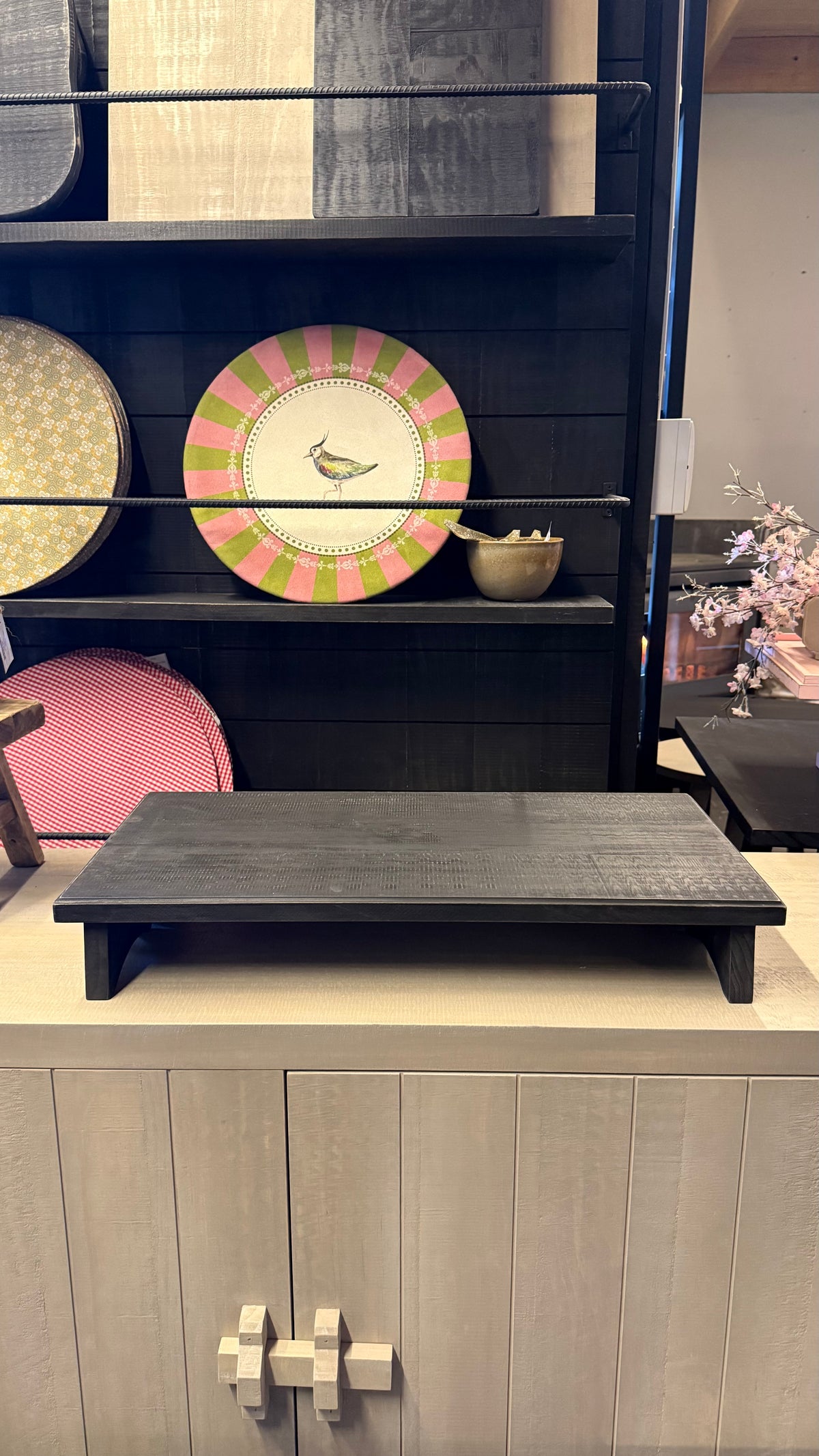 Tarima Rústica — Pino Clear Aserrada Pátina Negra Tamaño Mediano 60x30x8