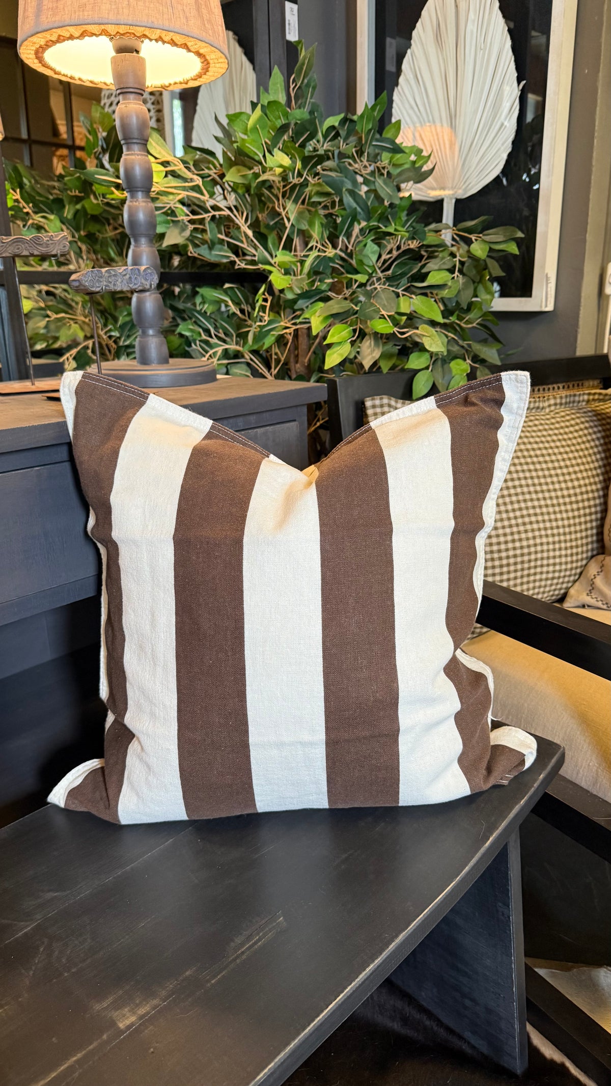 Cojín con Líneas — Lino Café y Blanco 50x50