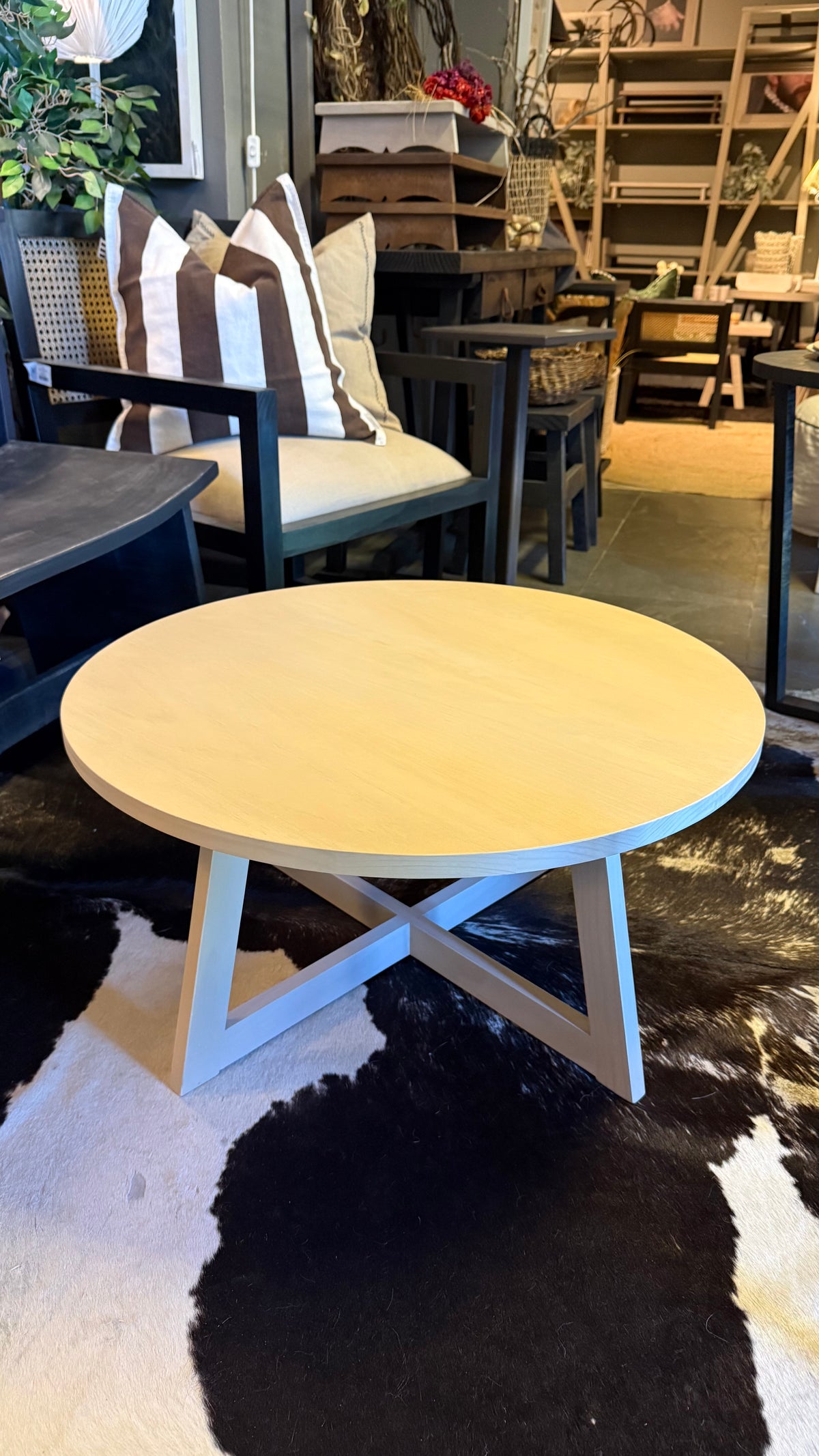 Mesa de Centro Ana — Pino Clear Pulido Aguada Beige 70x70x35