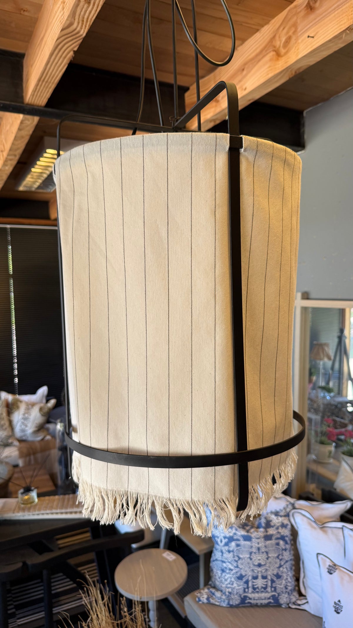 Lámpara Colgante — Fierro Pletina Funda Algodón Blanco con Líneas Y Flecos 40x60