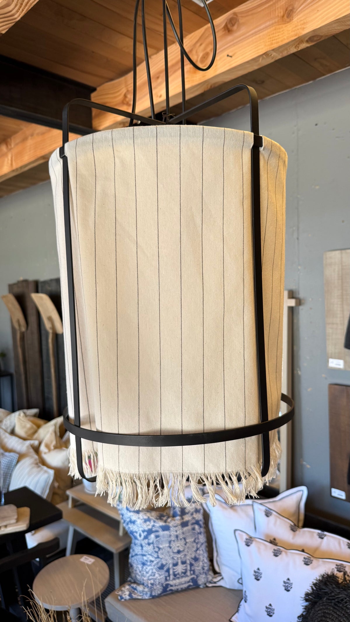 Lámpara Colgante — Fierro Pletina Funda Algodón Blanco con Líneas Y Flecos 40x60
