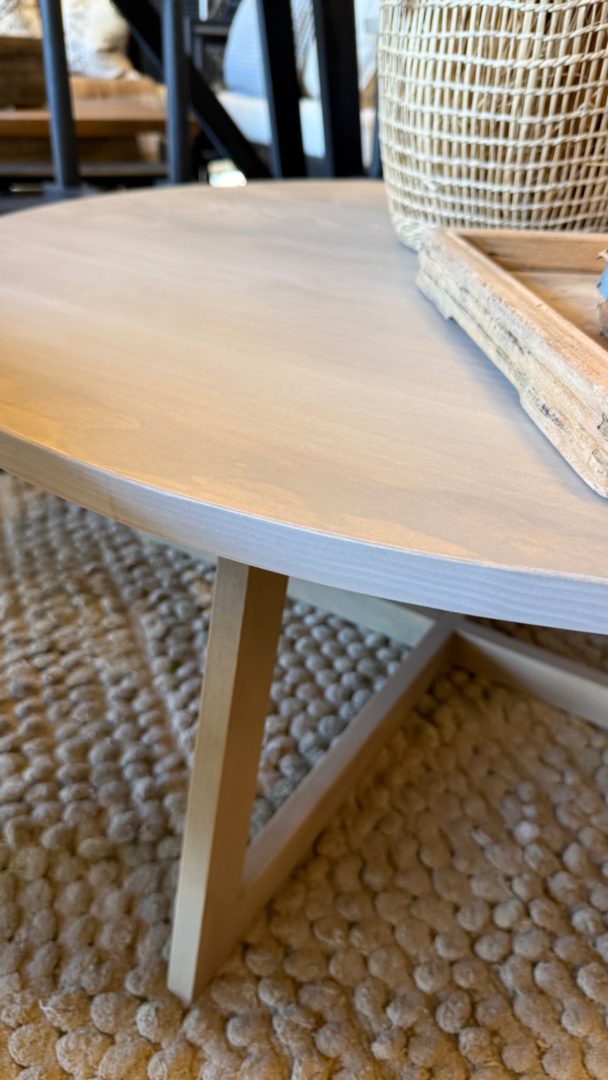 Mesa de Centro Ana — Pino Clear Teñido Rústico Pulida Gris Beige Oscuro Envejecido 90x90x40