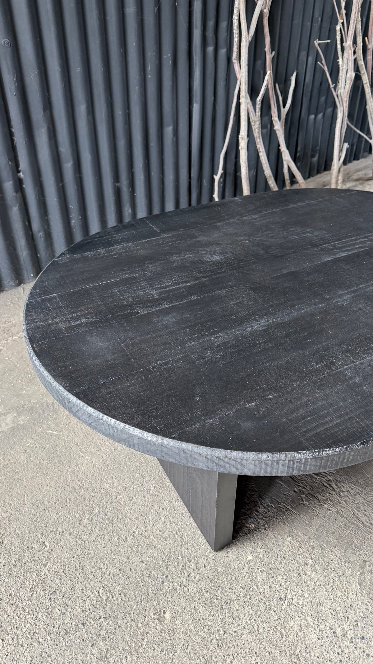 Mesa de Centro Ovalada — Pino Clear Aserreado Pátina Negra 120x90x37
